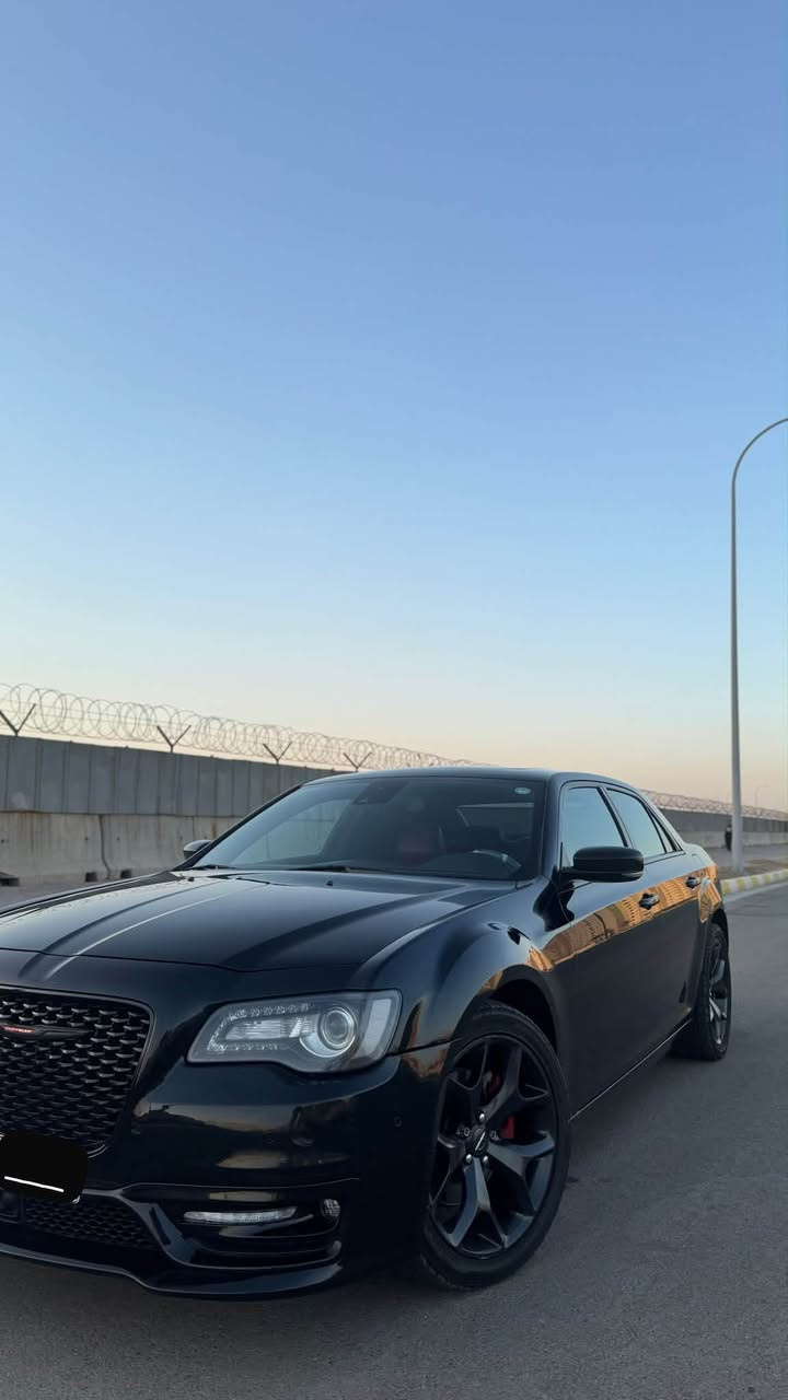 كرايسلر 2020  خليجي 300 S فول 1/1 وكاله هارلم  محرك سته سلندر 3600
الموديل : 2020 . (خليجي) . 
العداد : 75Mi
المحرك : V6 . 3.6L 

* رقم أربيل باسمي تحويل ثاني يوم. 
المواصفات :
*  پانوراما . 
* رادار مع مانع تصادم امامي . 
* تحذير الخروج عن المسار . 
* نقطة عمياء . 
* مصابيح امامية زنون مع LED داينمك . 
* ويل قياس 20 أنج لون اسود لماع ذو طابع رياضي . 
* حساسات امامية وخلفية؛ مع مانع تصادم
* بردة خلفية كهربائية . 
* شاشه كبيرة مع نظام ملاحة نفكيشن GPS .
* حافظة الاكواب تدفئة وتبريد . 
* سستم صوت ALPNE
* مقصورة الركاب من الجلد بالون الاحمر مع شعار S  .  
* مقاعد أمامية كهربائية عدد 2 . 
* ذاكرة لحفظ وضعيات الجلوس (ميموري) . 
* مقاعد أمامية تبريد وتدفئة . 
* مقاعد خلفية تدفئة . 
* تشغيل عن بعد . 
* ستيرن كهربائي . 
* تدفئة ستيرن . 
* كروس سرعة .
رقم الهاتف : ***********
