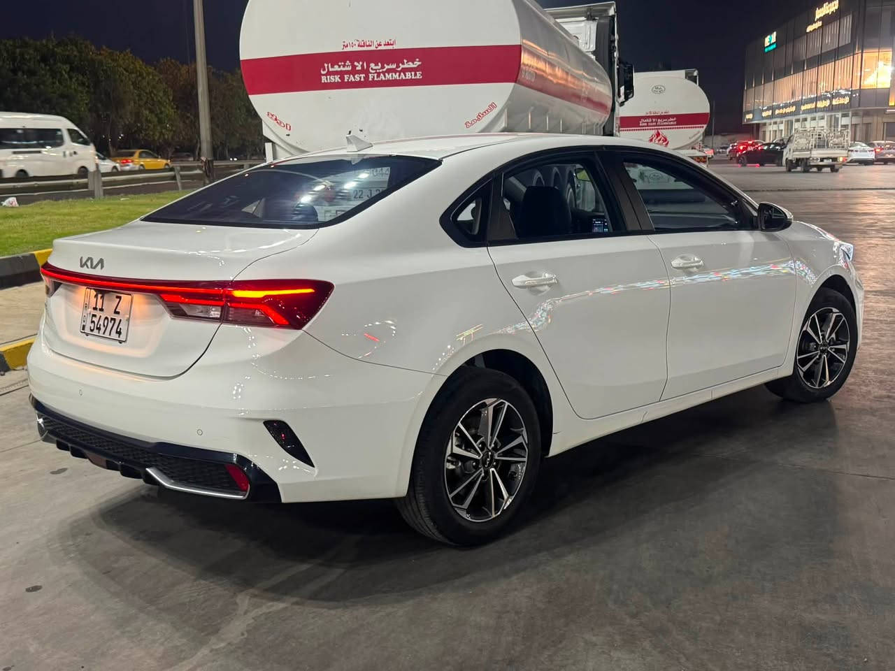 سلام عليكم K3  2024 تجميع صيني فول مواصفات 1/1    
داخل جلد
شاشه كبيره
شاشه تبريد منفصله
بصمه تشغيل
درايف مود
هاند بريك بصمه
شاشه ديجتل
محرك 1500 دبل نوزل
لد LED امامي
لد خلفي LED
حساس امامي خلفي
كامره  خلفيه 
رقم بغداد 
مكان السياره بغداد 
ماشيه ١٥ الف 
هاتف ***********
السعر 140 $
