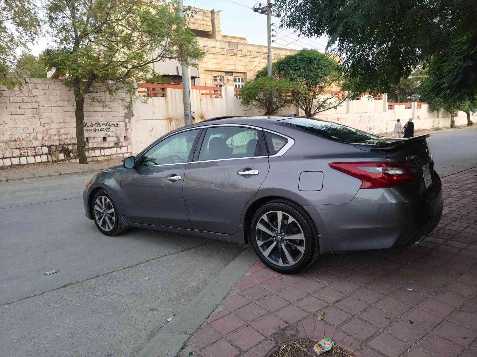 نيسان  ئه لتيما 2018 موا سه فات Sr  سلايت كوشن كا ره با و كوشن ههيته رو سوكان هيته ر را دار جوار بارجه ى بويا خه بى نا وكرتن و شانسى  ئير باگ    بو ياخ امريكا يه  فول موا سه فاته  كيرو مه كينه و هه مو گيانى به شه رت  
سه نه وى ته واو بوه ١٠٧كه لا مه جال
*********** السليمانية, العراق
