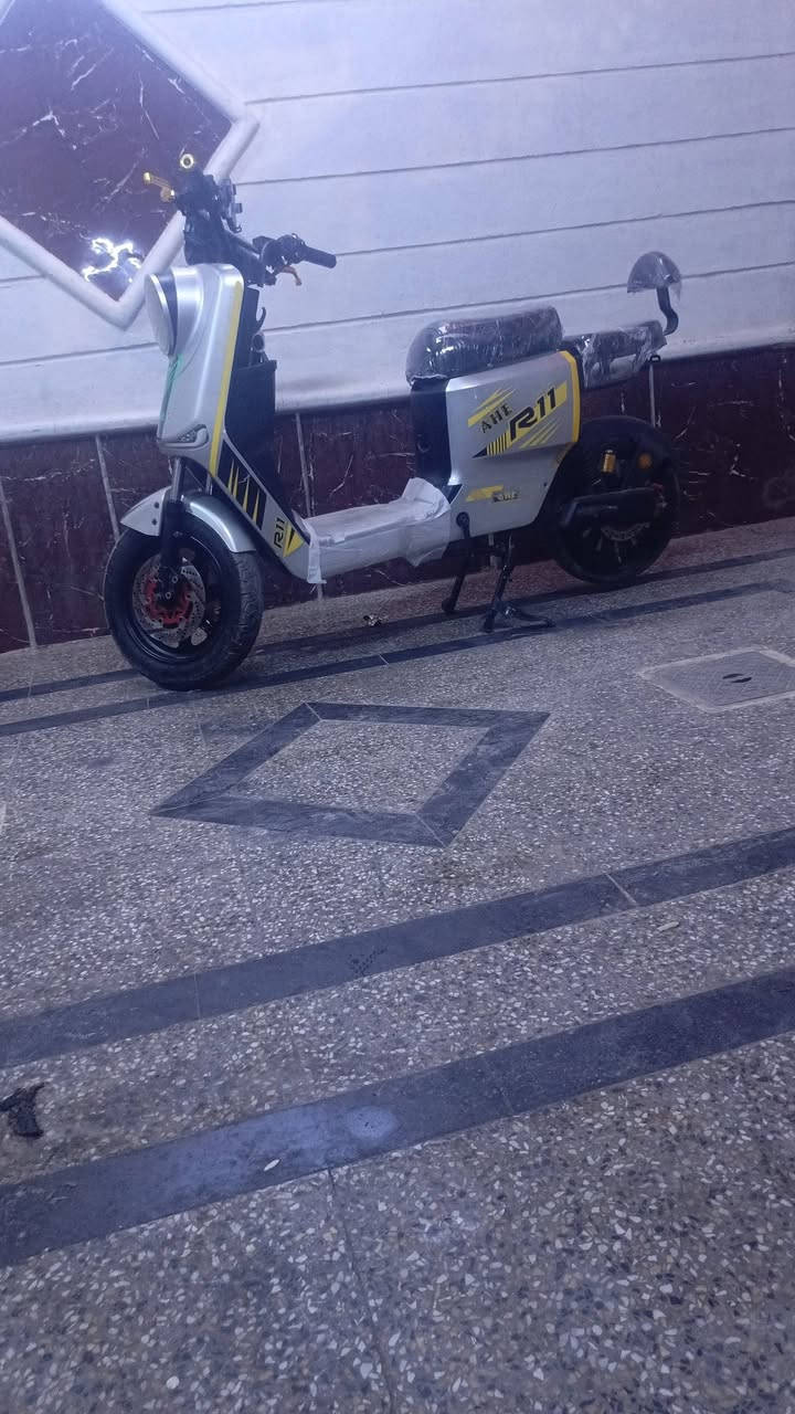 دراجة شحن R11نظيفه كلش بدون بطاريات سعر 400 العنوان أبو الخصيب حمدان وهذا رقمي ***********
