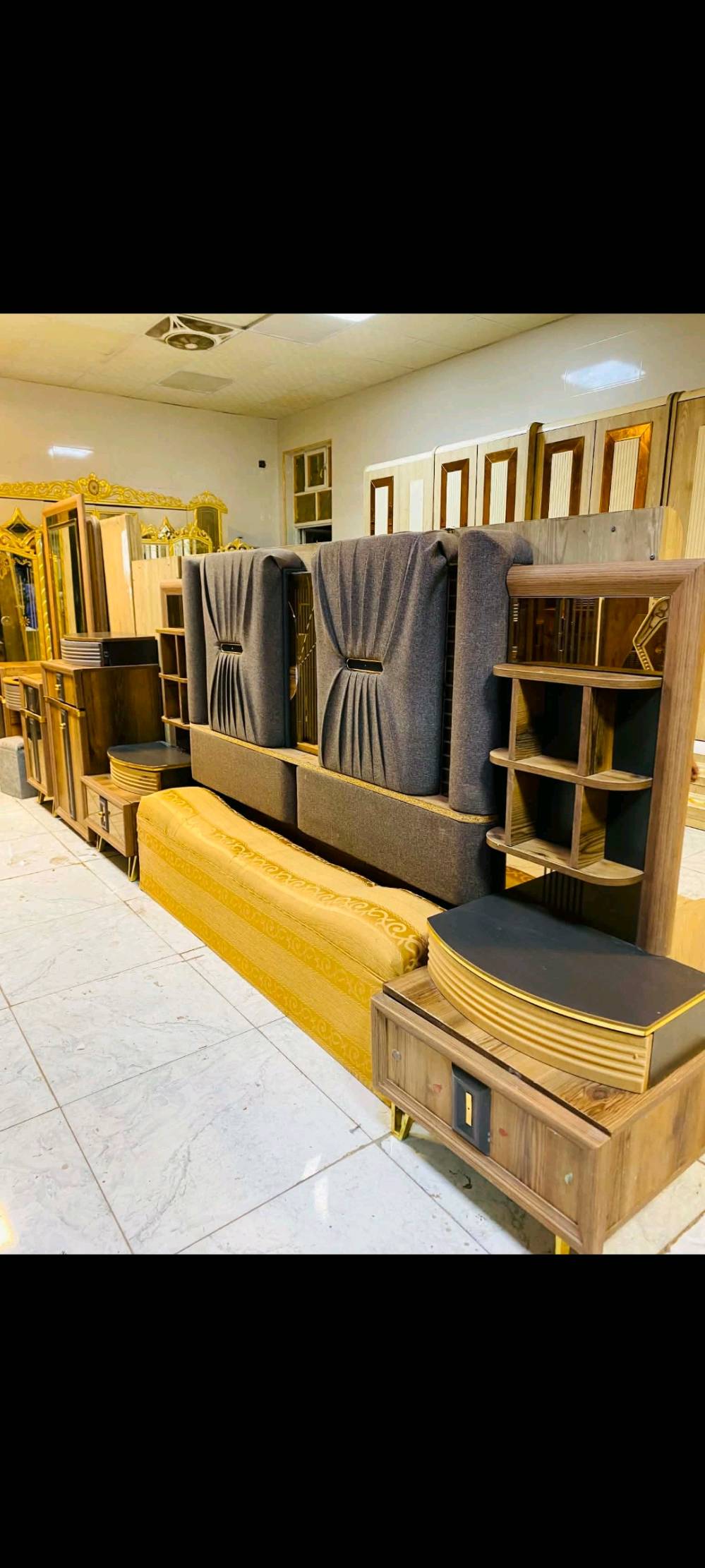 غرف تركيه 🇹🇷 موديل حديث مودرن ماركه اصليه ضخمه 
نظام ابواب 🚪✨
نظافه 85💯
قطع 8
سعره /800
مع شد ونقل داخل بغداد مجاني 💢