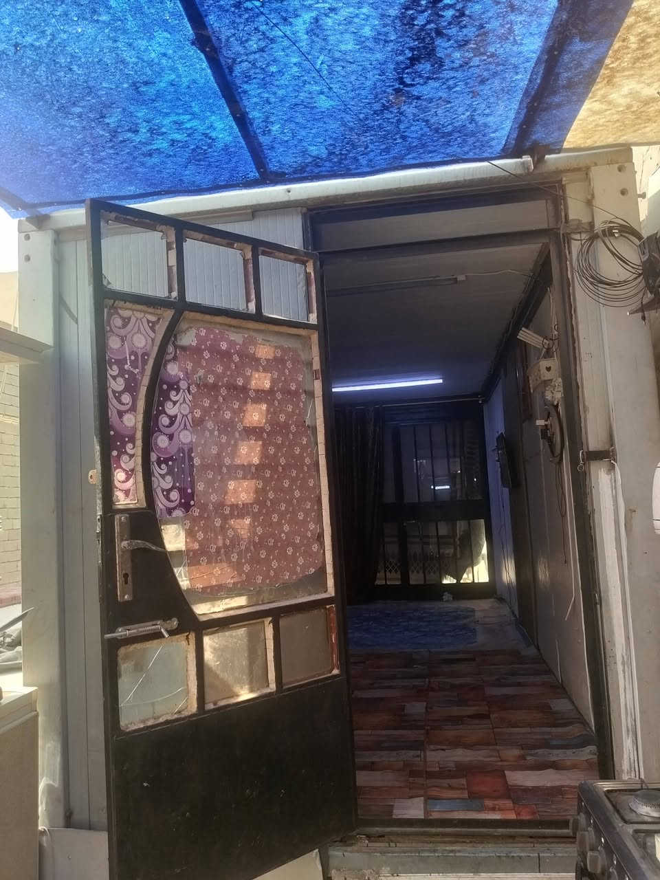 السلام عليكم كرفان مساحة 6 *3 السعر 700 عنوان بغداد مدينة الصدر لتواصل ***********
