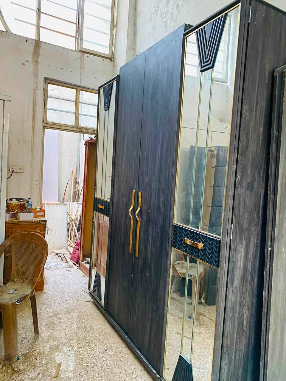 السلام عليكم غرفة تركي 4باب عالي 8قطع شغل توصا ضخمة بسعر550الف وبيها مجال عنوان بعقوبة كاطون شارع ابورباح مزاد ضي القمر استفسار خاص او الرقم***********
