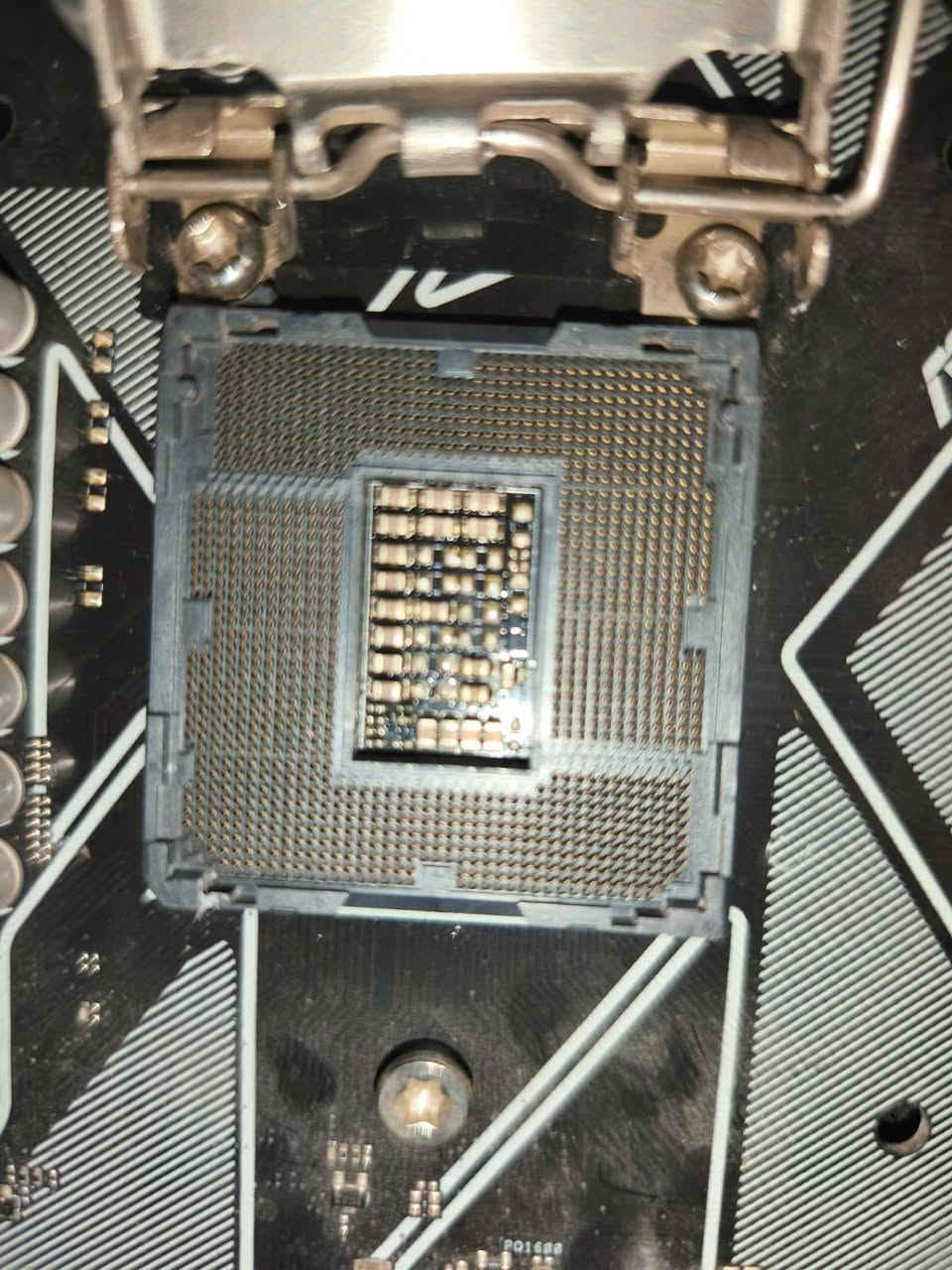 عرض خاص للمهتمين بالنظافة والأداء العالي 🔥
للبيع مذربورد Z370 بحالة ممتازة (مستعملة نظيفة جداً)، ممتازة للجيمنج والتجميعات القوية.
المواصفات والمميزات:
إبر المعالج (البنات): سليمة 100% وبحالة الزيرو بدون أي عوج أو ضرر.
الملحقات: الكارتونة الأصلية كاملة وموجودة وياها.
الأداء: دعم كامل لكَسِر السرعة وثبات عالي بالألعاب والتطبيقات الثقيلة.
💰 السعر: 95 ألف دينار عراقي فقط (سعر قفل ومناسب جداً). 
للتواصل ***********
