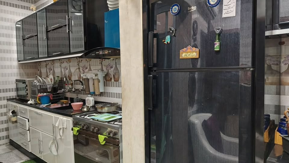 للبيع ‼️
براد مياه ب 100 الف 
ثلاجة ماركة beko ب 300 الف
فرن كهربائي + مرشحة + كاونترات + ساحبة ب 950 الف
الموقع : الموصل 
للتواصل على الرقم : ***********
