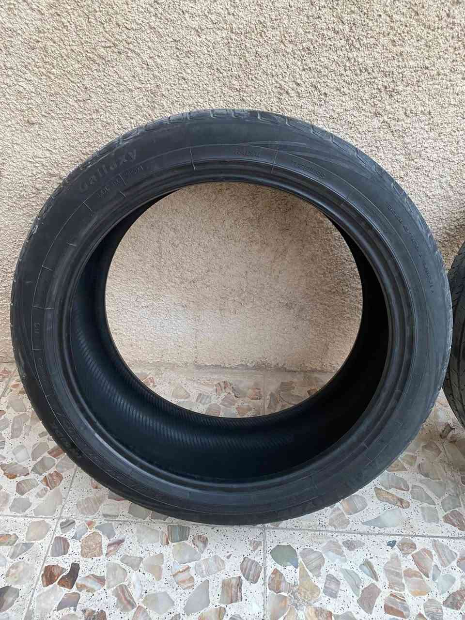 السلام عليكم تخم تاير للبيع حجم 245/45/20
***********
