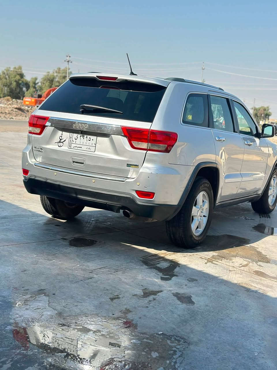 جيب لاريدو ٢٠١١ للبيع  وارد أمريكي. وسوناره موجود كدامك مكينت السياره ٣٦٠٠فار ويل 4x4 سياره جاهزه من تاير من كير من حداديه  العنوان بابل قضاء جبله السعر ١٤٠وبيه مجال رقم الهاتف ***********
