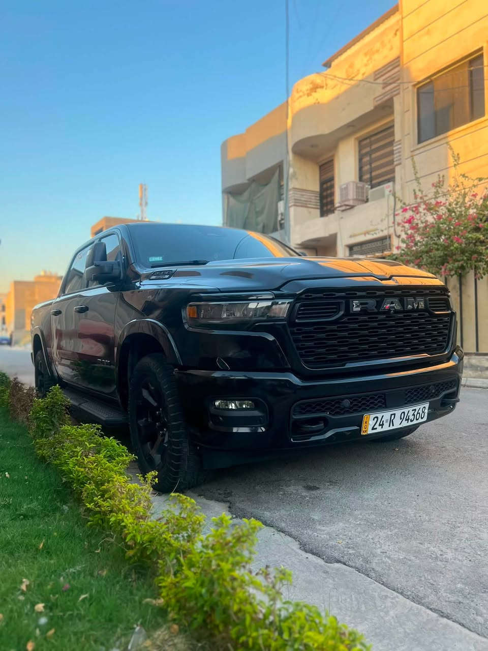 دوج رام  بيك هورن:  2025 4/4
***********

باب طويل بدي قصير
محرك 6 سلندر تيربو

كاميرا 5
شاشة تسلا
كراسي حار بارد
مرايا مع رادار
رادار امامي خلفي جانبي
مواصفات كثيرة أخرى
سيارة نظيفة جداً
بدون أي ملاحظات
رقم دهوك هزه جديده باسمي تحويل مباشر
