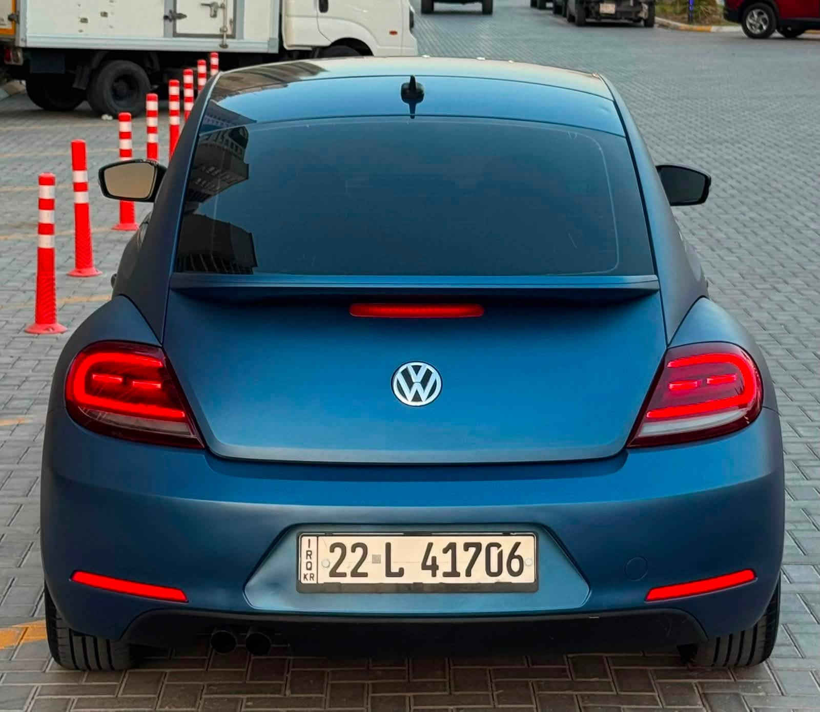 VolksWagen Beetle فولكس واكن بيتل 2016
ضررها بامريكا جاملغ و بنيد 
مصبوغه حزام لون طافي للجمالية 
 المواصفات : 
- محرك حجم 1800 تيربو 
- شاشة كاربلاي كبيرة
- كاميرا خلفية
- كشنات جلد 
- كشنات تدفئه
- ستيرن D shape 
- اضاءة داخل Led متغير بلادي
- دبل تحكم ستيرن
- دبل جكمجه
- اضاءة زينون عالي / ناصي / كشافات
- لايتات LED زينون بلادي
- بك لايت LED ترحيب 
- ويل حجم 17 أصلي
- اشارة بالمري 
محرك و كير غير مفتوح  
نوزلات و بلكات و فيت بمب جدد مسويلها ادامه 
حتى الدهن مبدله جديد
تبريد ثلج و تخم تاير جدد. جاهزة مابيها نقص
نظيفة جداً من الداخل و الخارج و ترايها يخبل
رقم اربيل الجديد سنويه و هزه جدد
السعر 95 ورقه بيها مجال بسيط
عنواني بغداد / الكرخ 
***********
