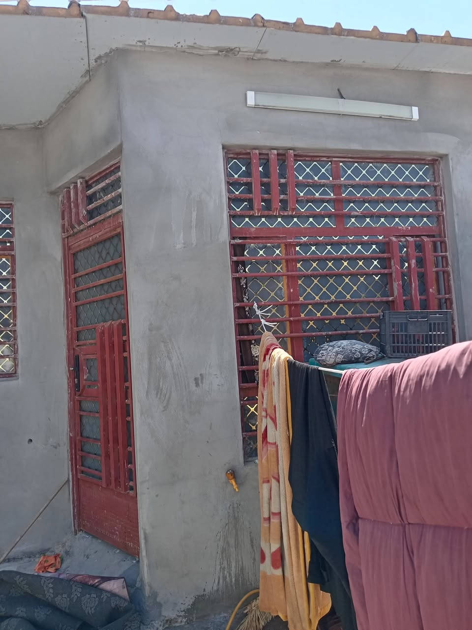 مشتمل البيع بحي ال شرطه ال شارع ال اول سند ٢٥ ال مساحه ١٢٥  ويرهم مراوس بنصقطعه  لل استفسار ***********
