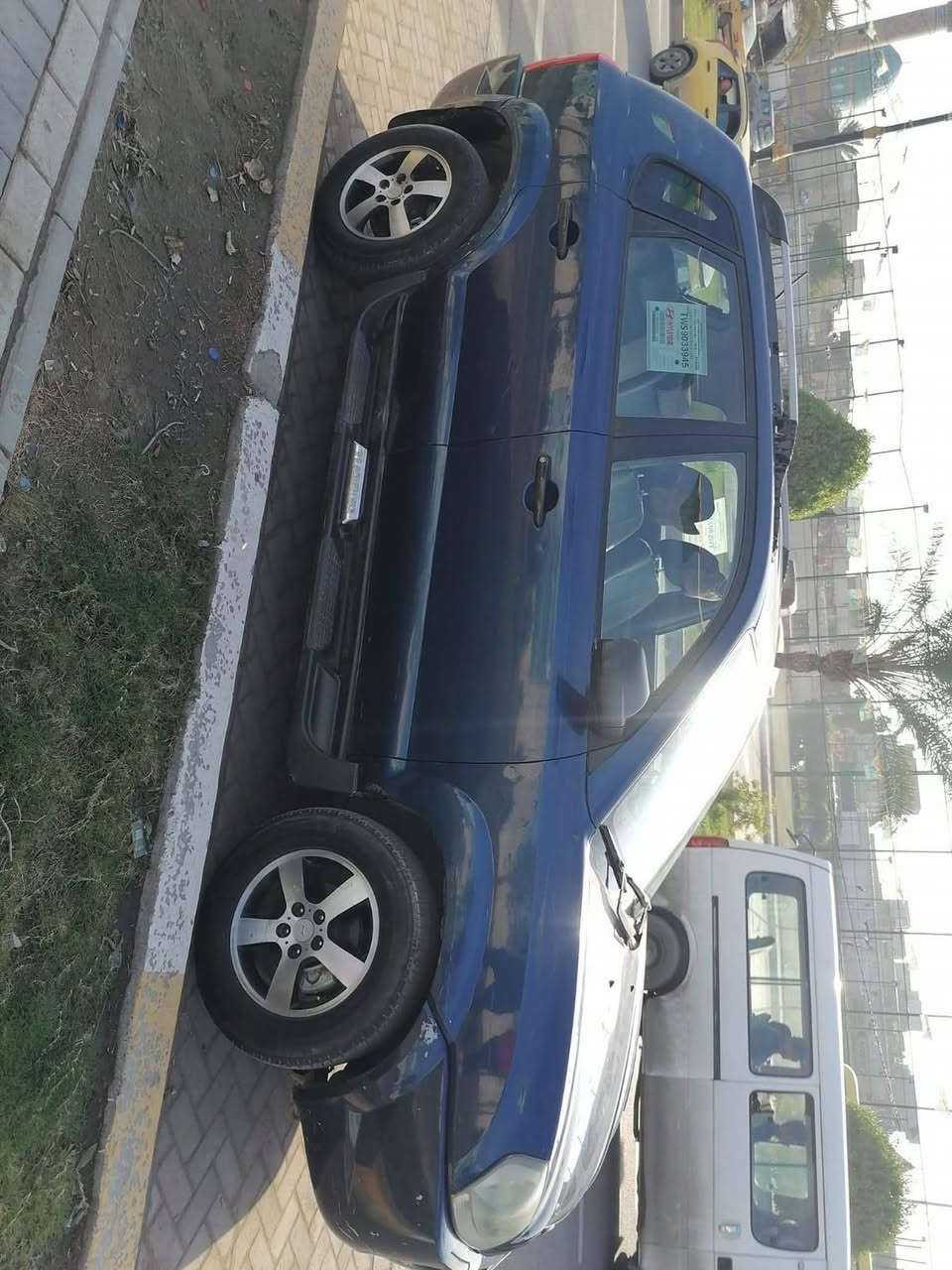 توسان ٢٠٠٦ محرك ٢٠٠٠ رقم بغداد سيارة بسمي اللون ازرق رقم الهاتف *********** العنوان بغداد مدينة الصدر
