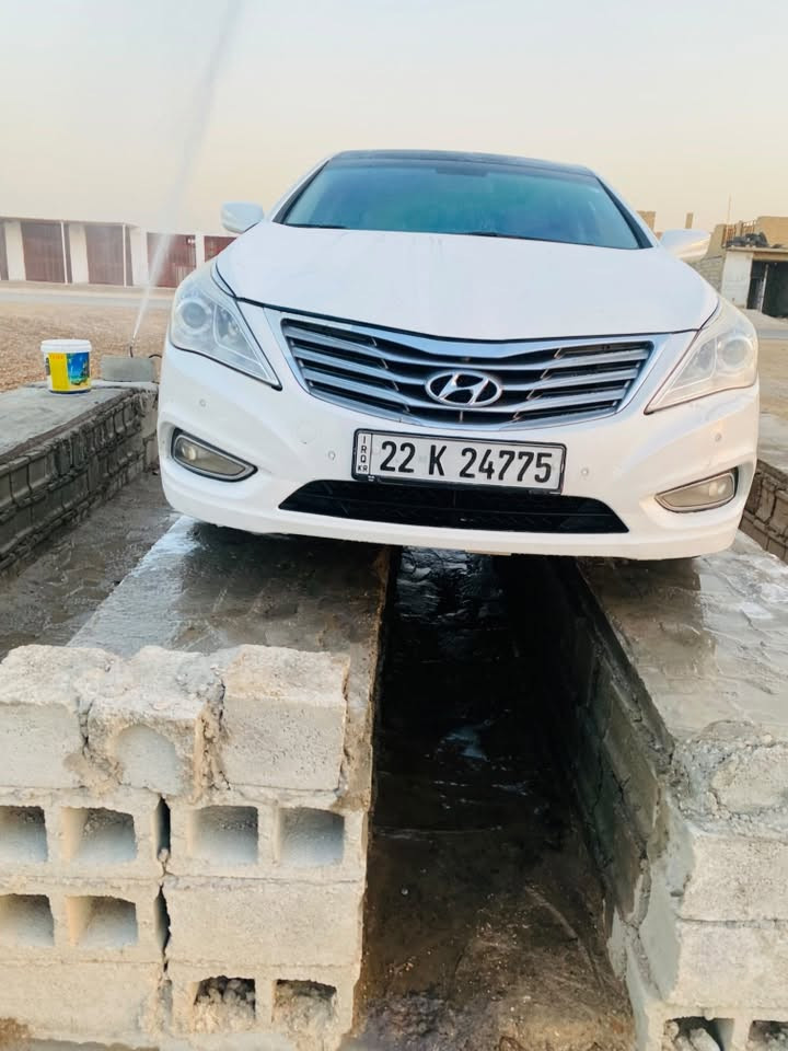 هونداي ازيره  خليجي مموصفات Vip فول الفول اعله فئه    جديد هزه وسنويه تحويل جديد الحد ال 2030 

 مكينه 6 سلندر  كفاله  لا تنقيص ولا تبخير 

سياره كفاله عامه  شرط سونار سياره جاهزه من مكينه وكير وحداديه وتخم تاير تبريد غرفه جديده الف ماذب عليه  

سياره نضافته 💯 بل 💯 جكد ما توقع نضيفه وجاهزه 

موصفات السياره

بجم كله زنون  

بصمه ابواب وتشغيل 

بانوراما طكتين 

كشنات جلد 

تدفئه تبريد كشنات 

قطعتين تبريد 

تحكم كشنات منفصل بل ابواب 

شاشه كبيره بلادي 

تحكم  بيانو 

هند بريك بصمه 

برده خلفيه كهربائيه 

بردات جانبيه خلفيه 

مري شفط نظام ترحيب 

عنده تقرب ناره داخليه 

فتح صندوق ذكي 

تحكم جام اتو ......

لدات امامي خلفي وبلو جكتور لد .

لايت زنون عالي ناصي 

حساس امامي خلفي 

تحكم ستيرن كهربائي 

سترين كرهبائي + ذكي 

كشن ذكي 

نظام اصوات انفنتي 

نظام كامرات 

امامي وخلفي وداخلي 

لد مري جانبي 

اناره داخليه بلادي 

مري قلاب 

زراكات اماميه 

جرس بل 120 

حساس خلفي امامي 

يدات نيكل إشارات ترحيب جانبي .

دمام خلفي كولتي عالي 

دبل كزوو خلفي 

ويل كب 19 كرؤم......
السعر ١٣٥
***********
