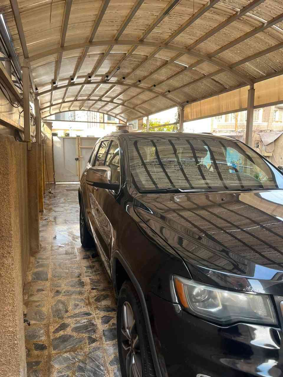 السلام عليكم 
للبيع او مراوس
جيب كراند شيروكي ثمانينية 2021
لمتدد 3.6L V6 امريكية 
رقم سليمانية بأسمي رقم جديد وسنوية وهزة جدد
حادثها جاملغ وبنيد مبدلات بلادي نفس اللون بدون لغد بدون شاصي بيها ايرباك دشبول ودركة راجع سستم  بلادي 
ماشية 89 الف ميل  
المواصفات : 
- نقطة عمياء 
- كشنات جلد 
- كشنات الاماميه كهرباء 
-كشنات تدفئه وتبريد 
- خزن ميموري 
- تدفئة استيرن 
- بانوراما 
- شاشه كبيره 8.4 انج 
- نظام GPS 
- كشافات ضباب
- تشغيل عن بعد 
- صندوق كهربائي 
- حساسات امامي خلفي 
- كامرة خلفيه 
- محدد سرعة
 - نظام اوتو ستارت
- نظام بريك اوتو  
السيارة جاهزة ومابيها اي نقص
مكاني بغداد الغدير ساحة ميسلون 
رايدها 235
متواجد واتساب ***********
