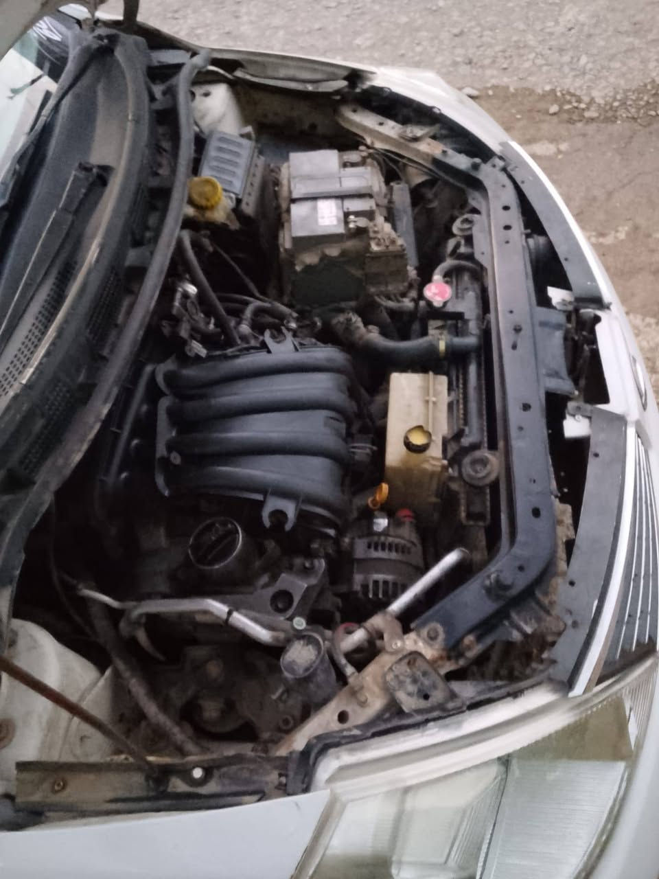 سلام عليكم سياره البيع نيسان تيدا محرك و كير ما بي عيب تاير ٤ جديده تبريد فول سعره ٦٥ بيمجل تصل على رقم . رقم***********
