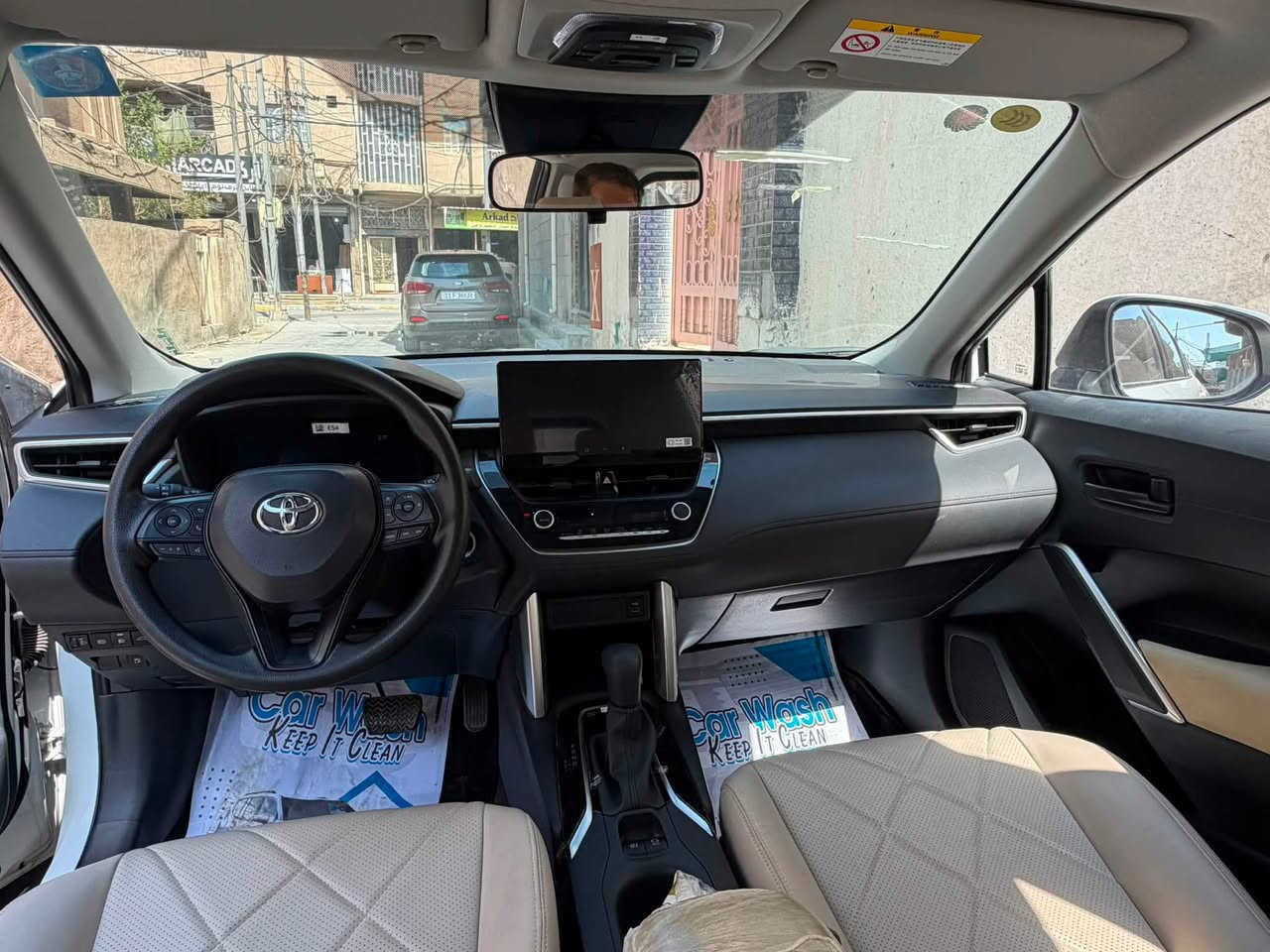 كورلا كروز  2025
ماشية 7000 km

اخذتها قبل شهرين زيرو من شركة الفرس الأبيض

مرقمة بغداد 
كلين تايتل
المواصفات:

محرك 2000 سي سي – 4 سلندر هايبرد

مقاعد جلد لون اوف وايت بلادي

مقعد السائق كهربائي

دخول وتشغيل بالبصمة (عدد 2)

أربع كاميرات 360° مع نظام تسجيل وخزن بلادي

إشارات مدمجة في المرايا الجانبية

تبريد أمامي وخلفي

فتحة سقف بانورامية (سلايد)

نظام مراقبة ضغط الإطارات (TPMS)

رادار أمامي مع مثبت سرعة

أنظمة أمان متقدمة:

• التحذير من التصادم الأمامي

• الكبح التلقائي

• التحذير من مغادرة المسار

• نظام المحافظة على المسار

مصابيح بروجيكتر

نظام مانع انغلاق المكابح (ABS)

صندوق خلفي كهربائي

للاستفسار الاتصال على  

***********
