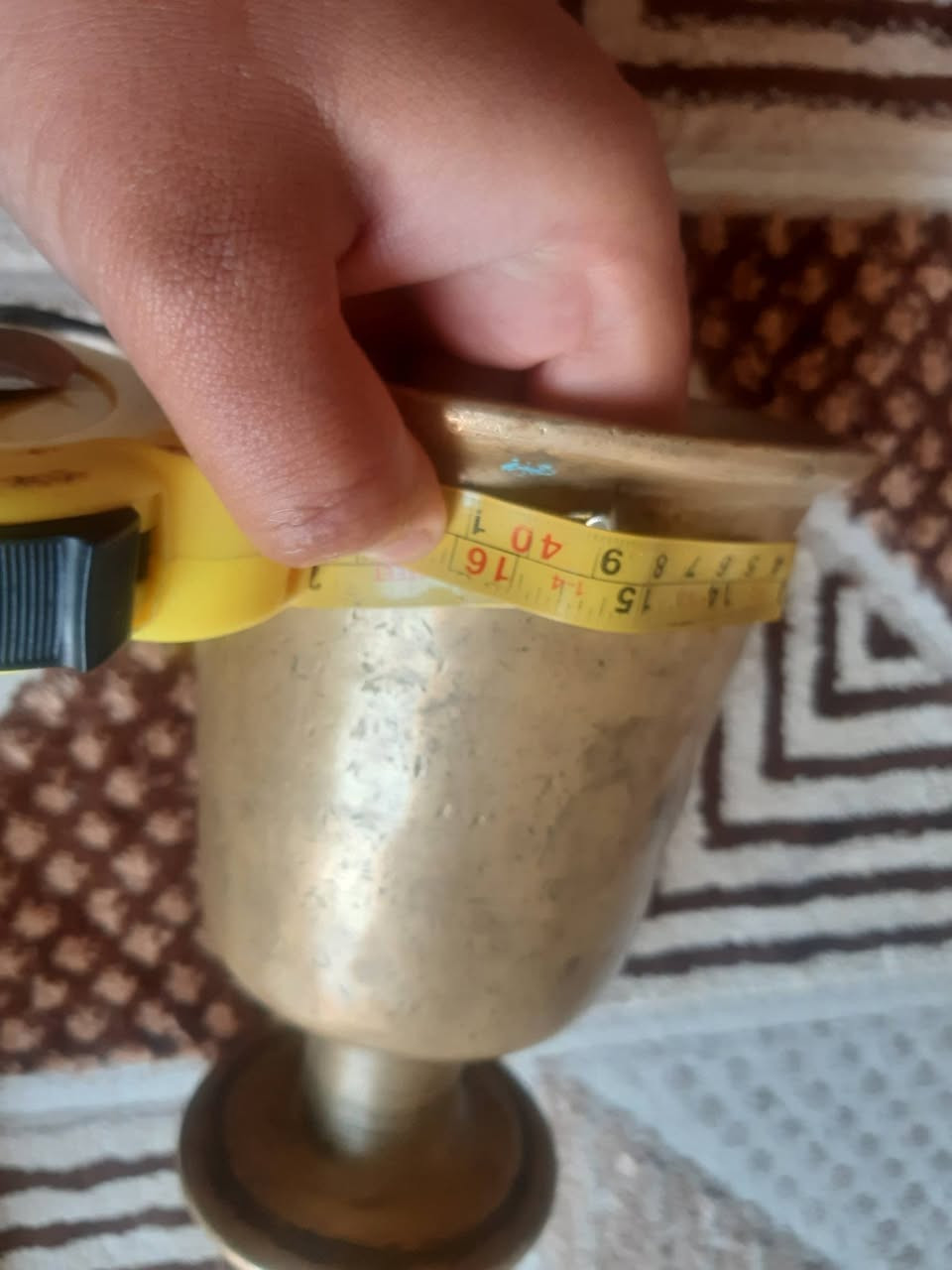 السلام عليكم
للبيع جاون تراثي أصلي قديم، قطعة مميزة ونادرة، أصلي مال بيت وحالته نظيفة، مو مقلد، مثل ما موضح بالصور.
📏 الطول والعرض موضحات بالصور.
💰 السعر: 200 ألف دينار، وبيه مجال لشراي
رجاءً، إذا السعر ما ناسبك، اعبر المنشور ولا تكسر بحلال الناس، ولكل قطعة قيمتها.
📞 للتواصل: ***********
المكان فلكه الفرسان
