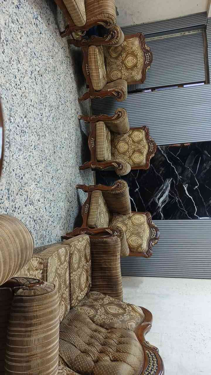 تخم 10 مقاعد ملكي   بدون اي ضرر    نضيف جدا سعر 200 وبي مجال مكان البياع يوجد توصل بكروه رقم يوجد وتساب ***********
