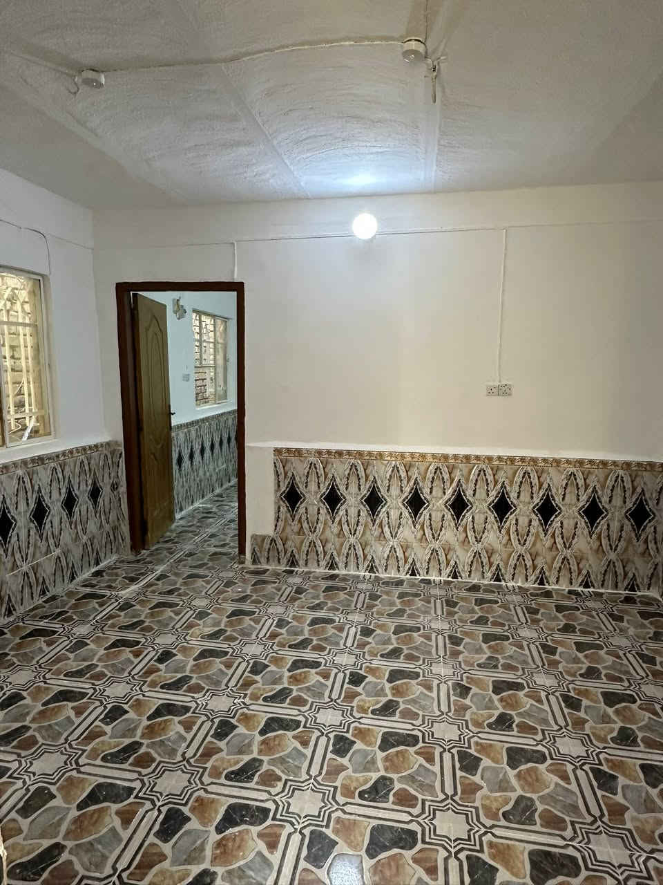 ‏يا الله بيت للبيع طابو صرف ‏نجف حي ميسان

‏قطاع 22. المساحة 50 متر  قرب شارع عودة

‏غرفة      صالة     مطبخ    صحيات

‏السعر   58  مليون. وبي مجال
""""""""""""""""""""""""""""""""""""""""""""""""""""

      ‏مكتب أبو حوراء الحسناوي للعقار

‏عنوان المكتب حي ميسان مقابل سوق

‏الاتصال.   ***********   ***********

      ‏لدينا     إيجار     بيع      شراء
"""""""""""""""""""""""""""""""""""""""""""""""""""
￼
