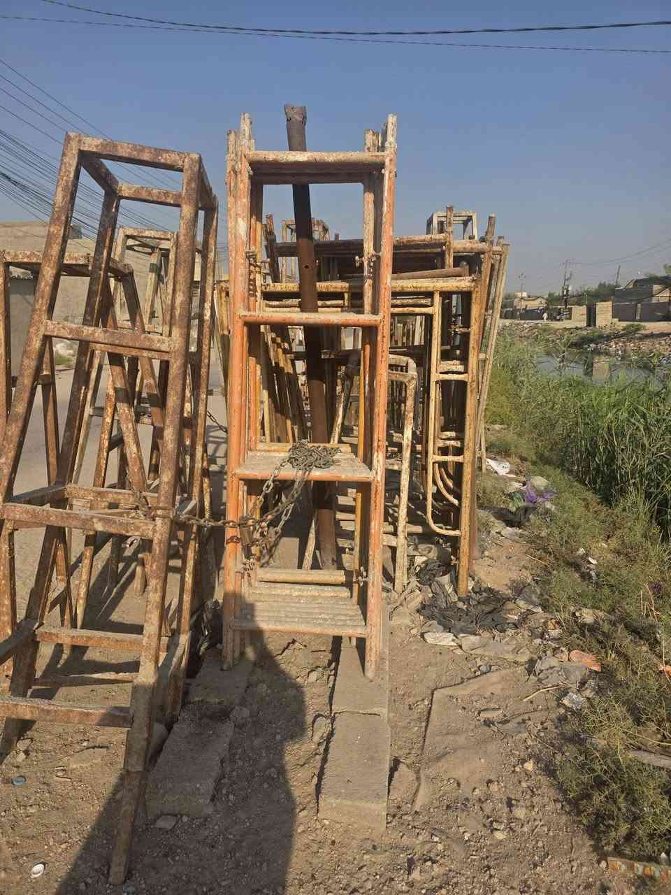 السلام عليكم 
10 براميل ماء 220 لتر 
منجنيق بيهن 20 واحد اوقل مترين ونص ومترين ومتر ونص 
مكاني كربلاء سيد اسماعيل 
***********
