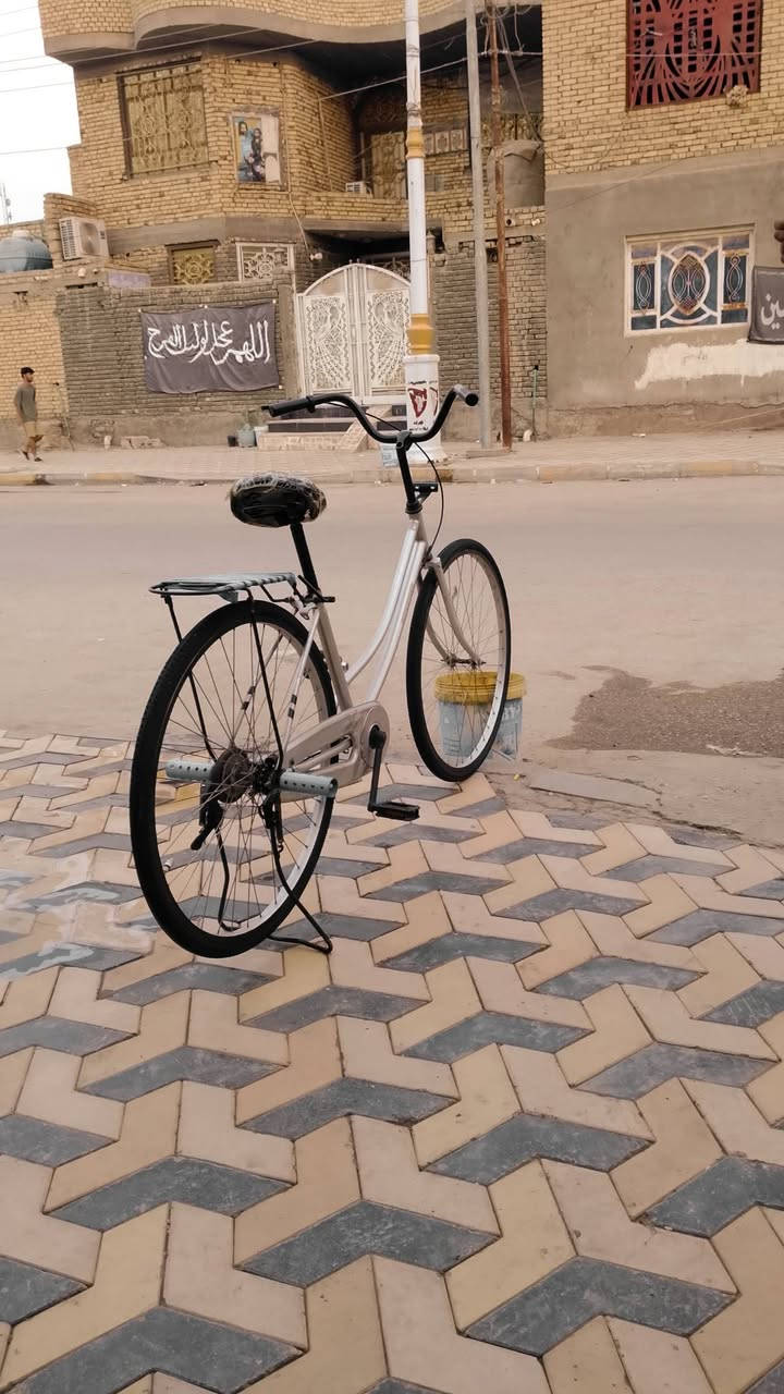 موديل ٢٠١٢ • حجم ٢٧ • نضيف