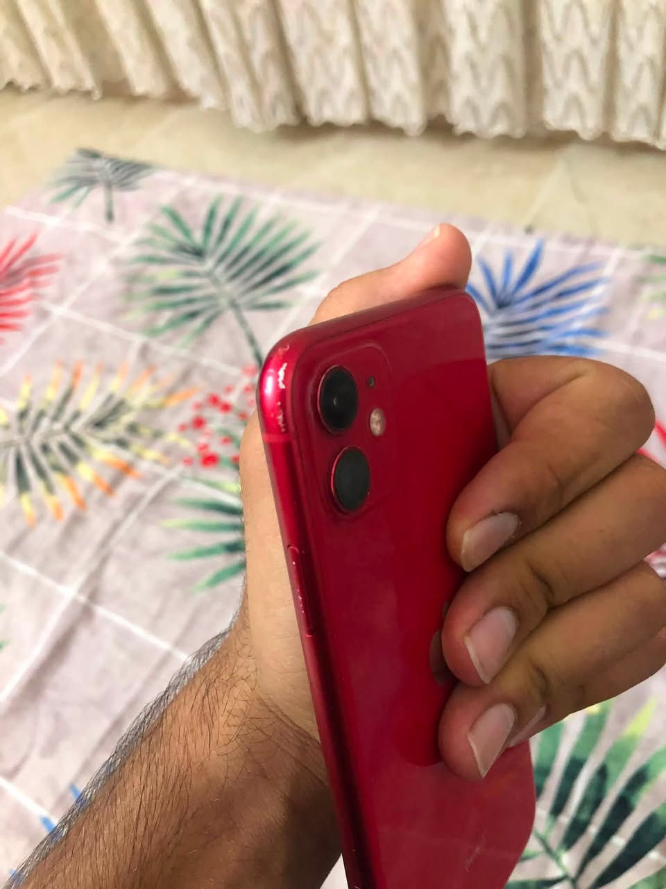 ايفون ١١عادي 
ذاكره ١٢٨
لون احمر مميز 
نضافه فول مثل ما موضح بل صور
بطاريه ٩١ بلاديه  لامرفوعه ولا مبدله 
بدل فقط شاشه اصليه 
مكاني ديالى الخالص 
***********

