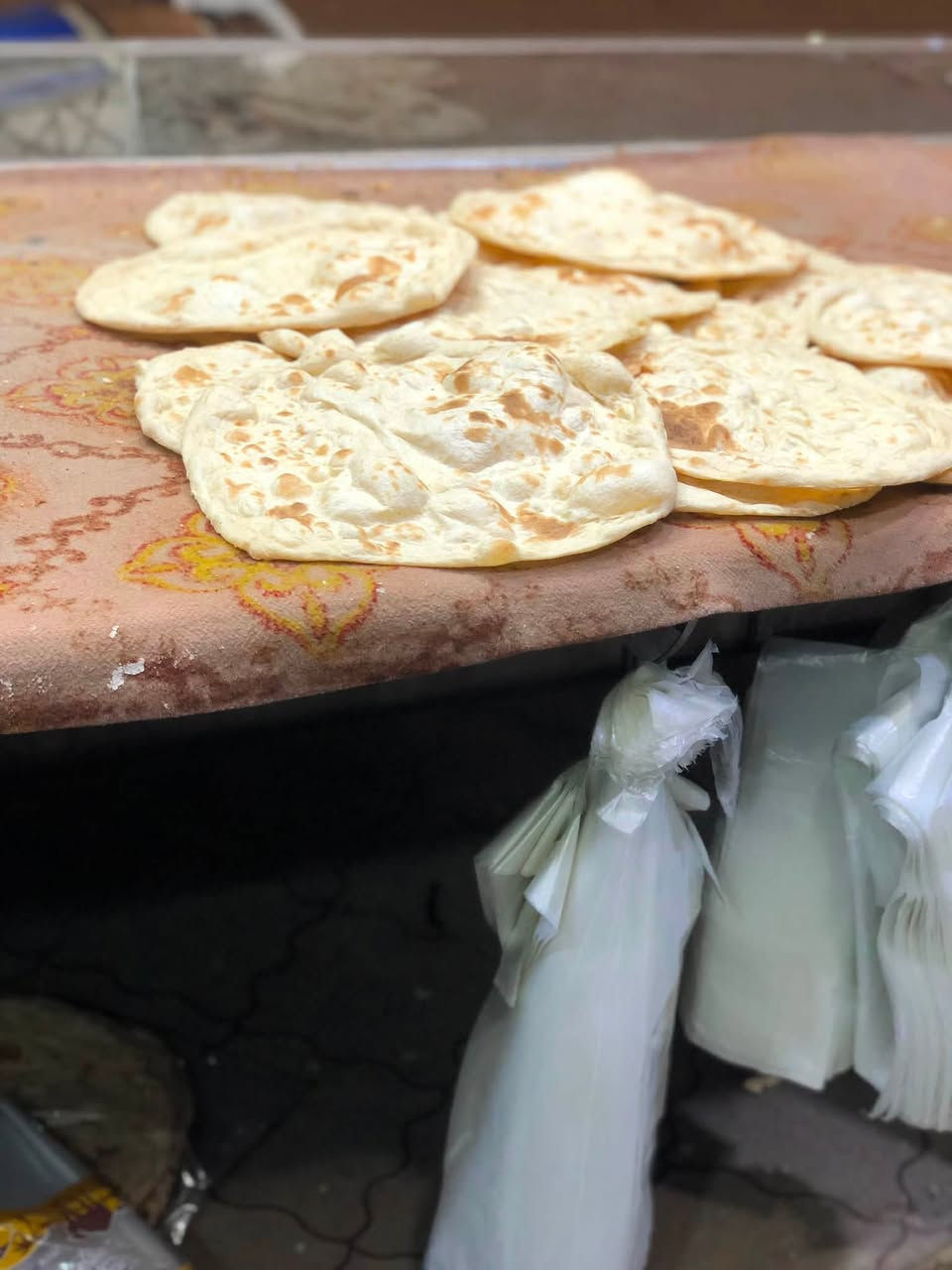 سلام عليكم خباز من كربلاء الطاقه اطلع اي بند مطعم مخبز عادي معاونيه ثابت هم عاديً متواجد فيس واتساب ***********
