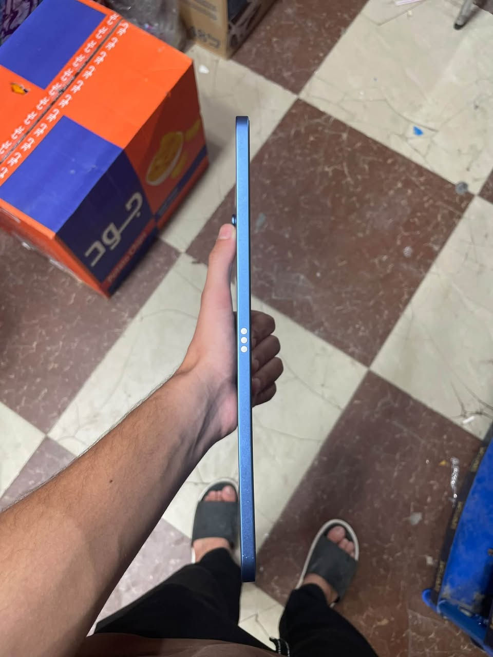 ايباد iPad(A16) للبيع.
المواصفات:
بطارية 97
عدد مرات الشحن 80
ذاكرة الهاتف 128G 
مدة الاستخدام فترة قليلة نظيف قليل الاستخدام 
مع ملحقات:
شاحنة وكارتونة الجهاز غير مفتوح وغير معرض للتصليح ولا اي نوع صيانة 
السعر 500 وقابل للتسهيل
للتواصل :
***********
