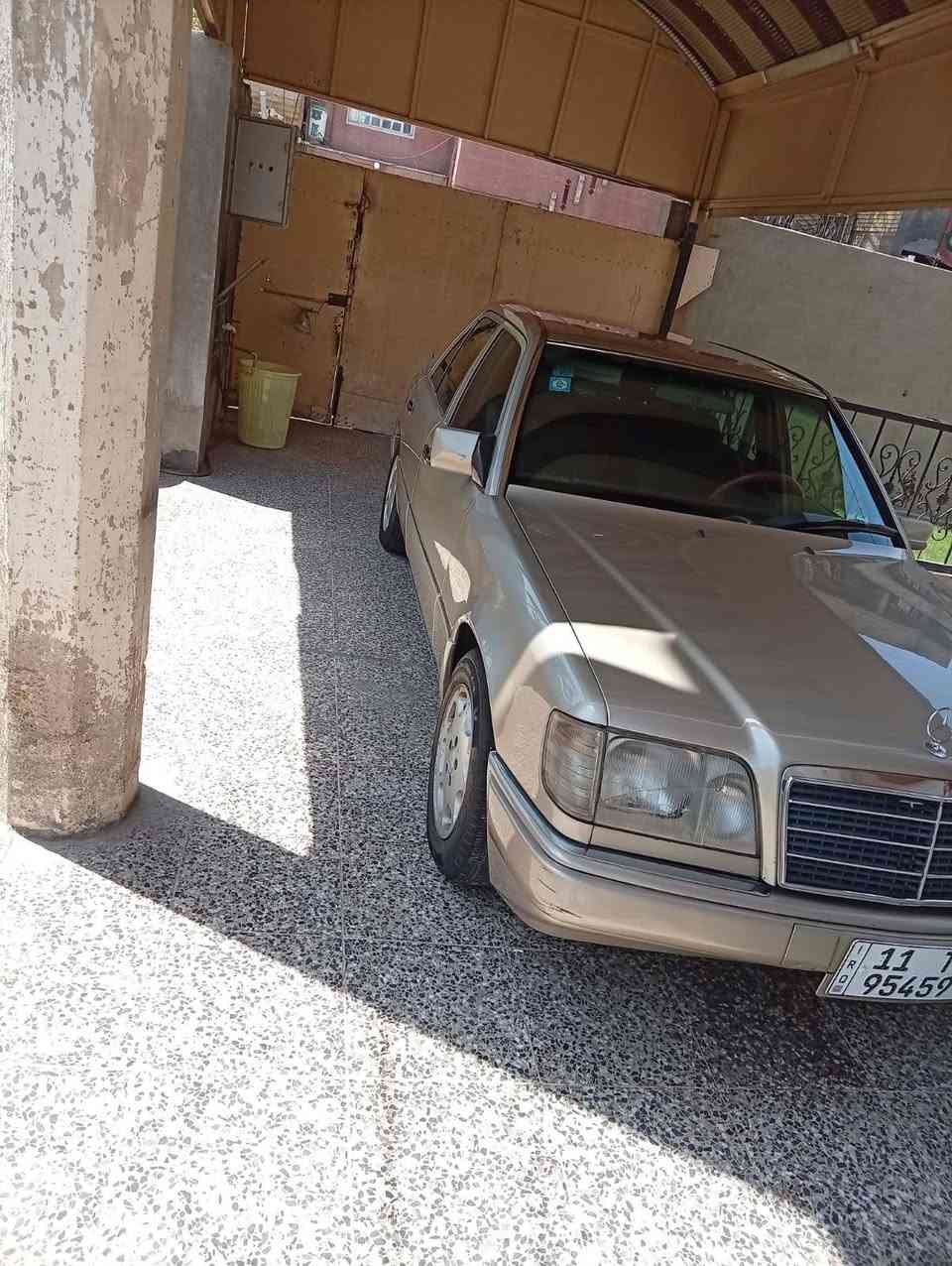 السلام عليكم 
مارسدس دب 
موديل 1990
كير محرك جدد 
رقم دولي سنويه 31 
السياره بسمي تحويل مباشر 
تبريد ثلج 
السياره جاهزه مناقصها اي شي بلاديه 
السعر 65
مكان السياره بغداد الشعب 
***********
