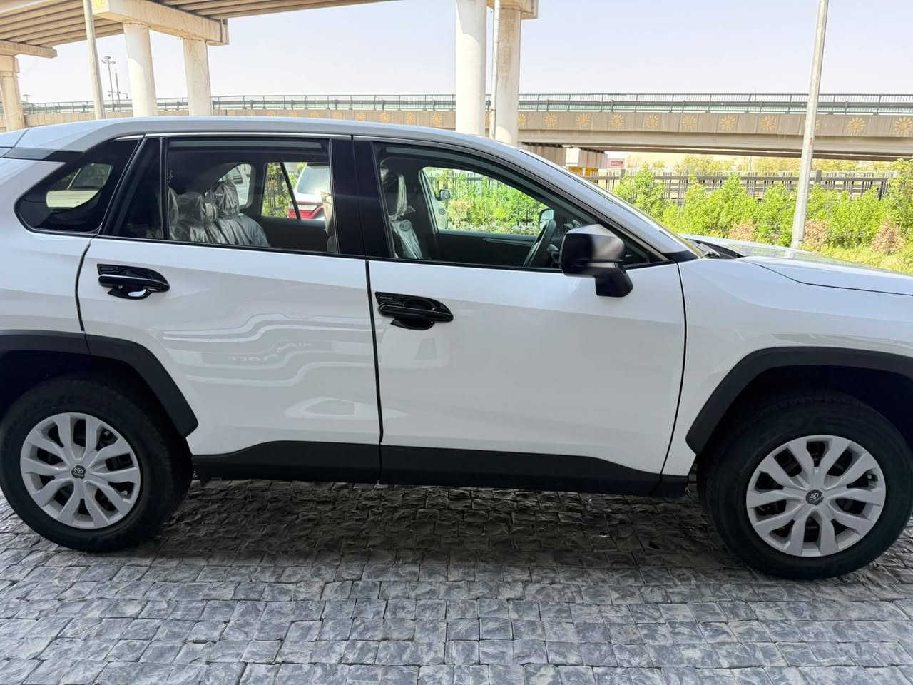 Toyota RAV4 23 LE بانزين فقط
راف فور مديل ٢٣ بانزين 
وارد امركي . منشور الصور الضربة 
ماشية ٤٢ الف ميل 
موجود سونار جديد 
السعر 177$   بيها مجال بسيط 
رقم بغداد بأسمي 
سنوية جديدة . وهزة جديدة

#الموصفات 
محرك 2500 
4 سلندر 
نظام الدفع FWD 
لايت زنون LED
​دعم نظامي Apple CarPlay و Android Auto
تكيف قطعتين 
٣ انظمة قيادة ( normal/ Eco/Sport)
سايدبرك بصمه 
نظام توقف HOLD

واتس اب ***********
