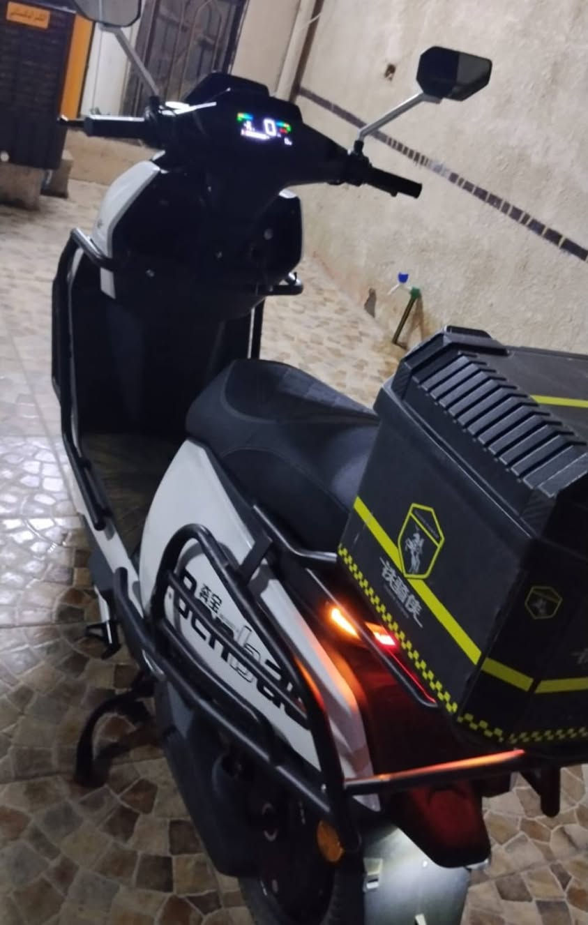 السلام عليكم 
دراجه شحن للبيع السعر 800 وبيها مجال 
اتصل وبيك خير ودلل ‏‪***********‬‏
