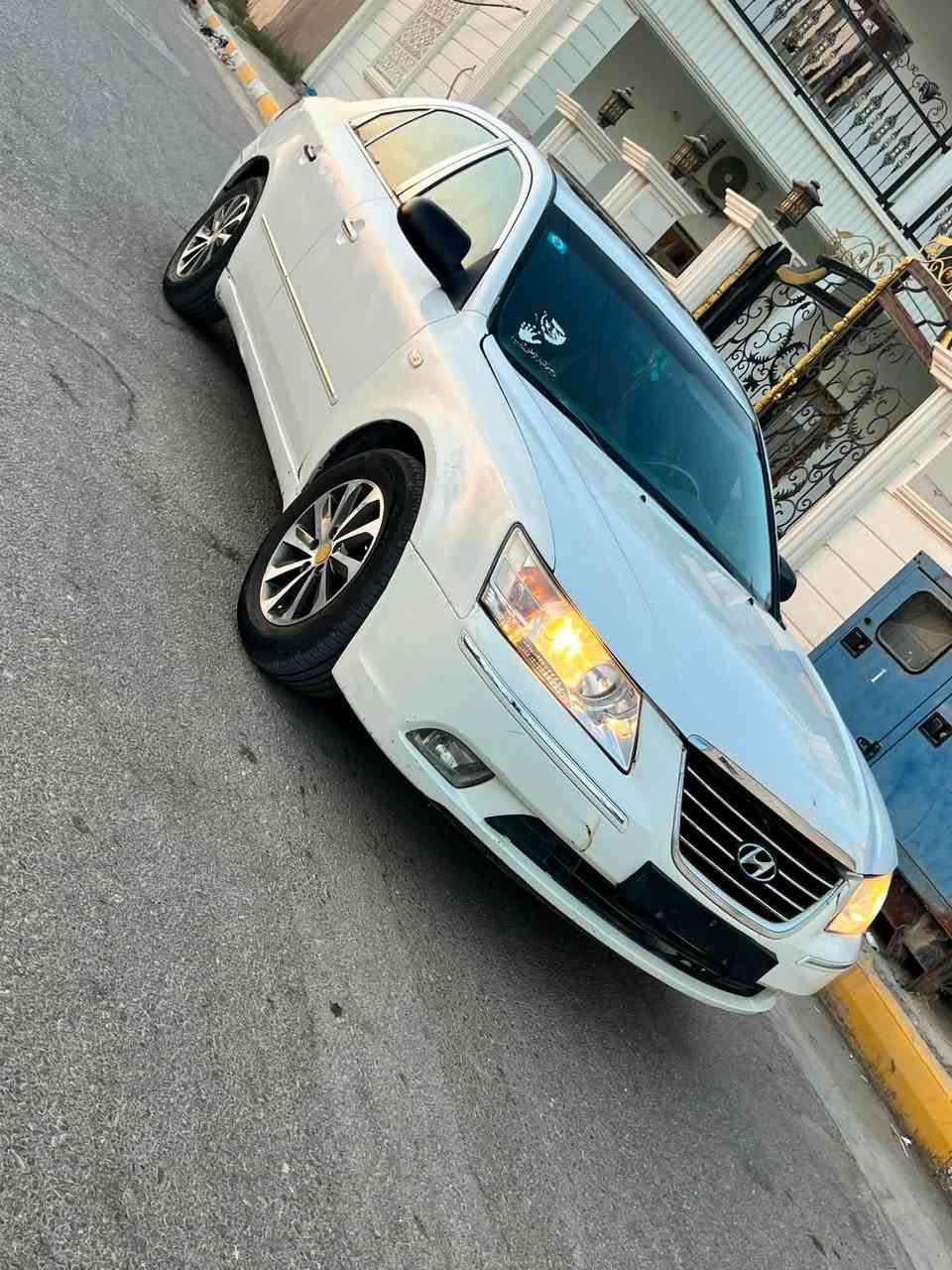سوناته 2009 خليجي  محرك 2000دوش رقم بصره دولي  سياره فول المواصفات فتحه كشنات جلد كشن حار شاشه برده خلفيه اشاير جانبيه كامره دواره سياره جاهزه مكينه وكير حداديه تبريد تخم تاير مابيه نقص سياره مابيه ضربه مبدل باب خلفي وبيه رشات صبغ جماليه 
مكانه ناصريه سعره 83 وبيه مجال ***********
