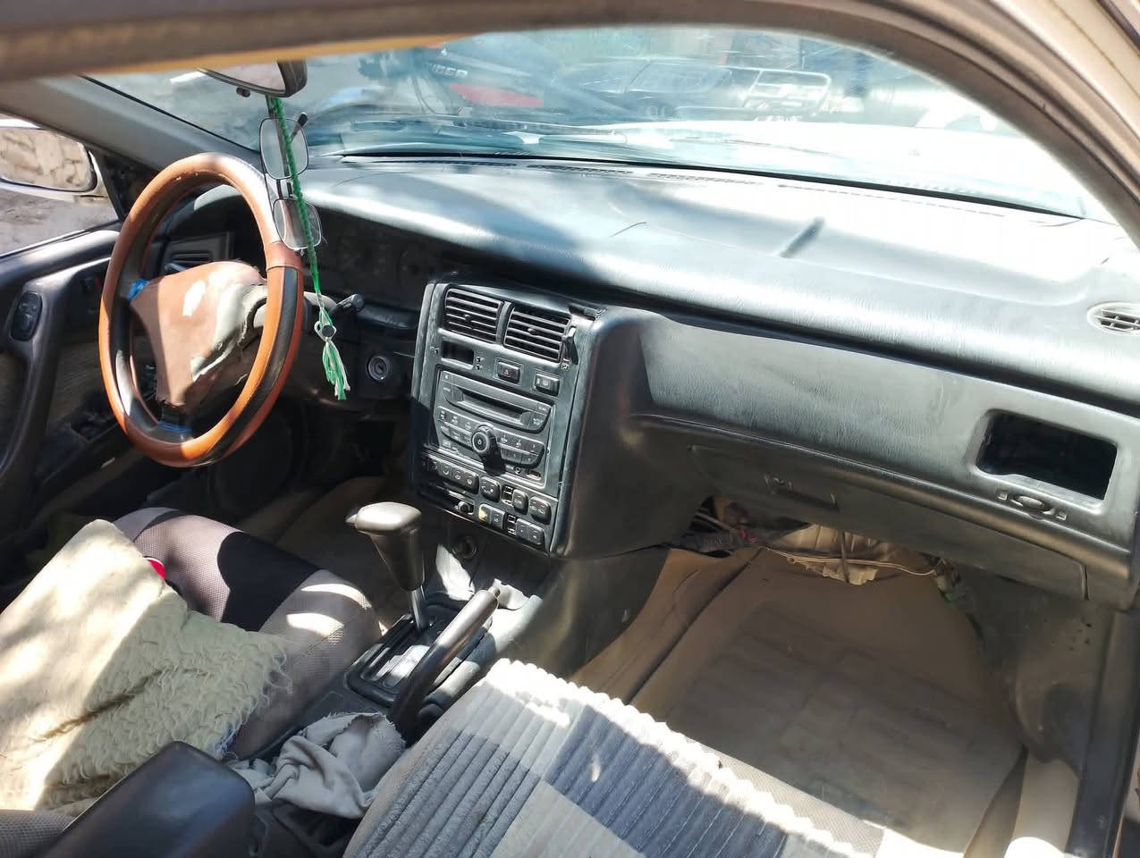 السلام عليكم سياره كرونه نفخ موديل 92 گير ومحرك خير من الله بقية التفاصيل شوفت عينك السعر 40 وبيه مجال السياره بسمي 
للاستفسار اتصل ***********
