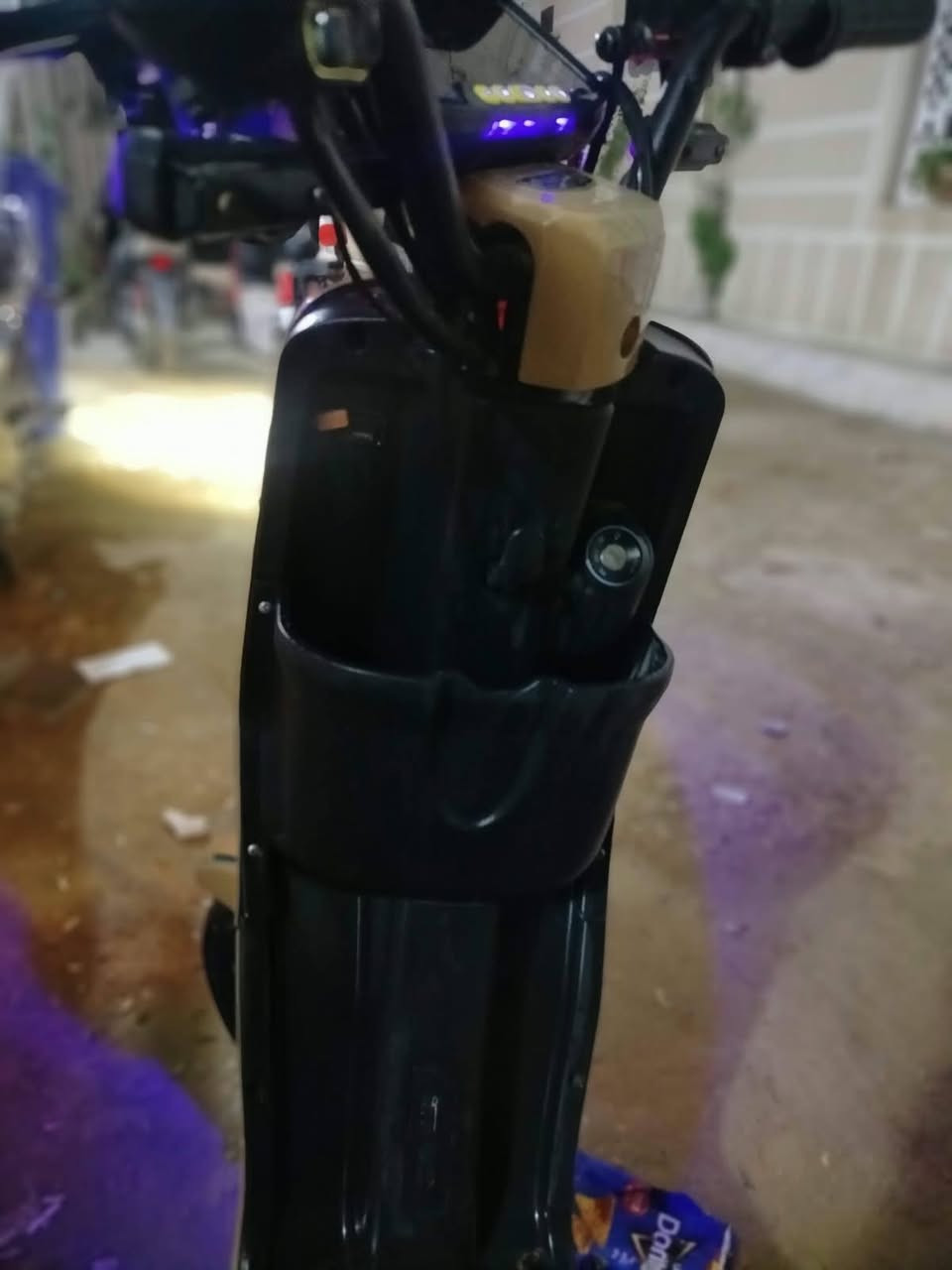السلام عليكم باسكل شحن R9 للبيع بايسكل شغال وفول نضافه تجي تفحصه قبل لا تاخذه انضف من الصوره. سعر 550 وبي مجال لطيبين. رقم:  ***********
