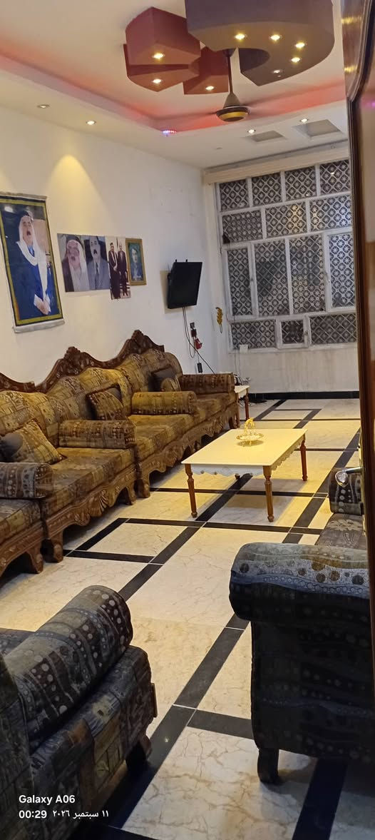 بيت زراعي للبيع ع ١١٧ /٢٠٠متر يحتوي على مطبخ حار وبارد واستقبال ١٠في ٤ كبيروهول حولي ٥في٨ وغرفتين نوم٥في٤ وصحيات ٢ طابق واحد الوجهه٨ والنزال٢٥  وبي محل خارجي ٤في٤ للاستفسار التواصل ع الخاص وعلى الرقم ***********
