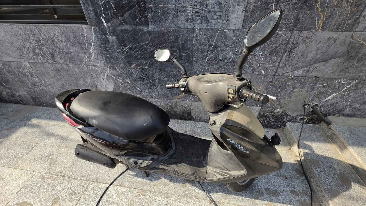 للبيع دراجة ياماها بريز Yamaha Breeze
دراجة ياماها بريز مستعملة بحالة جيدة ، والمحرك ناعم وبحالة ممتازة، وجاهزة للاستخدام. اوراق اصولية كمرك سلف وهندر شغال

 المحرك ناعم وبحالة ممتازة

 الدراجة معمولة إلها ادامة كاملة

 لايت زنون أمامي عالي وناصي

 الكهربائيات جديدة ومبدلة، مثل المصابيح وغيرها

 مضاف إلها مرايات بلادي

 الدراجة نظيفة ومعتنى بيها للأستخدام الشخصي وليس العمل 

 للمشتري حرية جلب فيترجي وياه وفحص الدراجة بالكامل قبل الشراء.

 المكان: بغداد

 السعر 650 قابل للتفاوض بالمعقول

للمهتمين التواصل خاص. او على رقمي *********** واتساب متوفر
