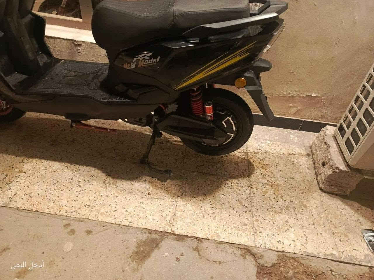 دراجة سكنس شحن ( البطارية ليثيوم بلادي من الشركة)
كله بلادي ما مبدل بيها شي بيها نظام الرجوع للخلف ونظام ABS مانع للانزلاق وبريك امامي خلفي رياضي ايضاً بلادي ودسكات رياضي ايضاً بلادي من الشركة نظام اربع سرعات حقيقي الدراجة تمشيك 40 km حقيقي والدراجة نضيفة مثل ما موضحة بالصور البطارية محمولة تكدر تشلعها وتخليها ع الشحن.السعر 850 
العنوان قرب تقاطع الدرويش
***********
