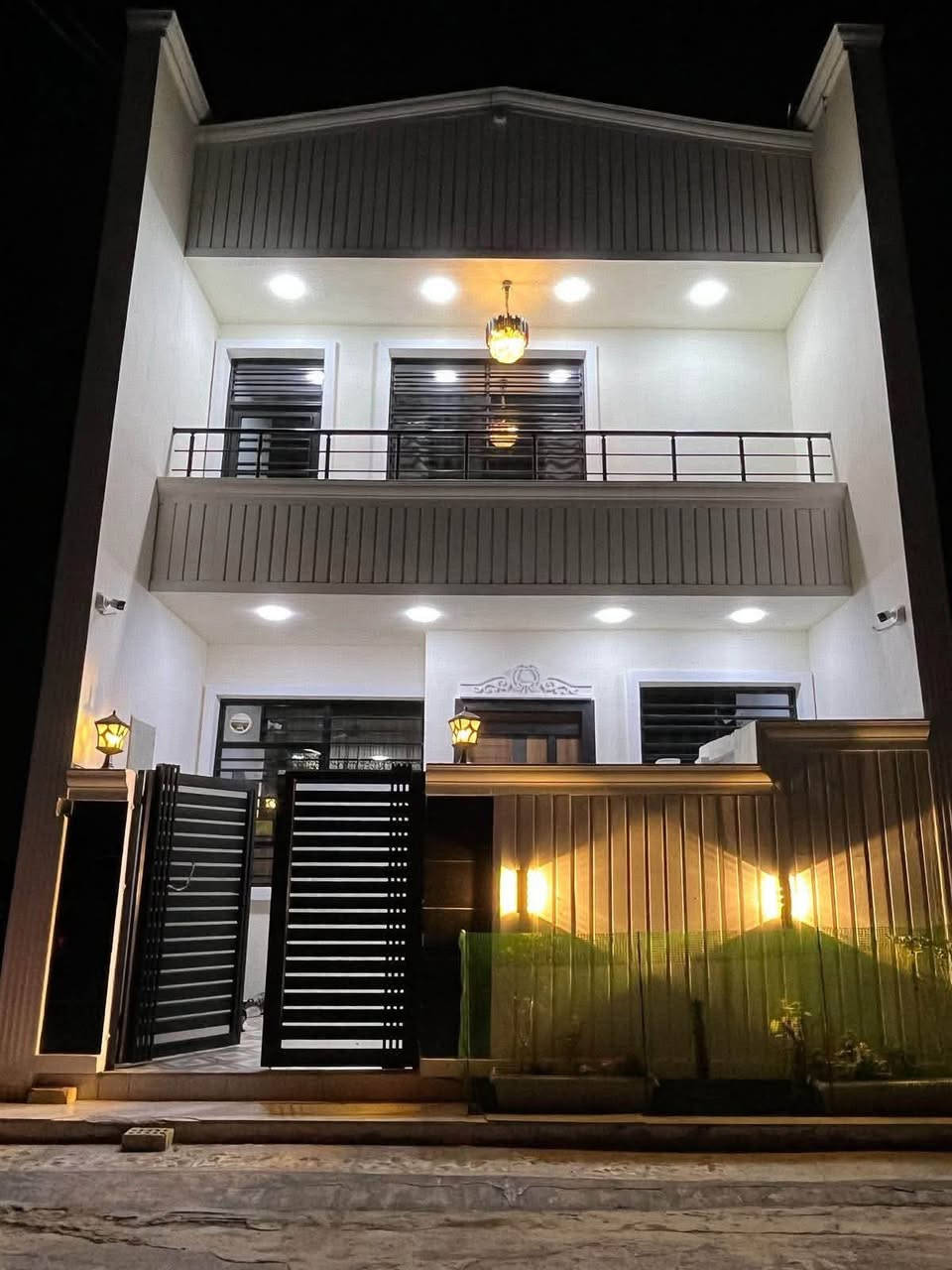 سلام عليكم 
✅ #دار_للبيع 100متر 
واجهيه 6،25متر نزال 16متر 
بناء طابقين ونص حديث 
🏠يحتوي البيت. ع[4 غرف نوم -استقبال - صالة- ومطبخ-صحيات حمام وتواليت داخلي عدد 2 ] 
تواليت خارجي عدد 1 
البيت شغل درجة اولى مع الخدمات
📁ملاحضه البيت مسكون حاليا  
📋نوع العقار  طابو زراعي سند 25 اقرار محكمه 
🚗العنوان #بغداد_الدوره_البوعيثه   
🚨 مجمع الاحلام / قرب جامع تقوى الله   
💰السعر خاص / #بدون_دلاليه
للاستفسار  خاص او الاتصال ع  الرقم 
   ‭
‭***********‬ ⬅️ 

***********‬ ⬅️
