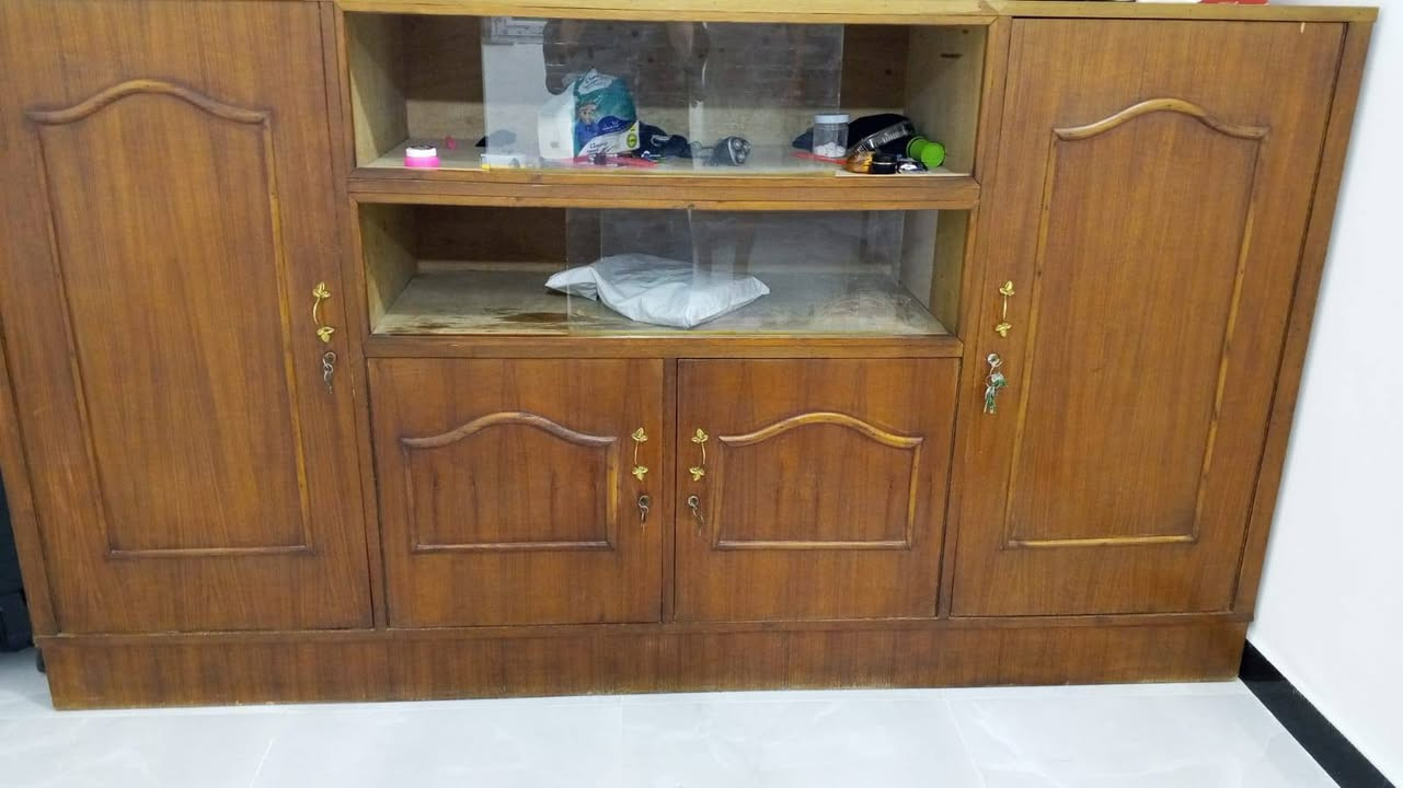 بوفيه للبيع نظيفه درجة اولى سعر 225 وبيه مجال
مكان قرب جامعة بابل
***********

