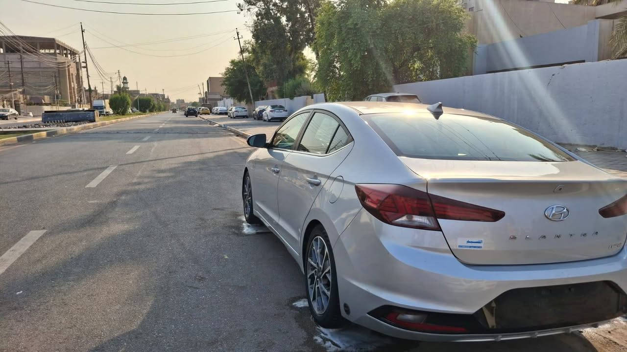 السلام عليكم النتره 2020 لمتدد  أعلى فئه بل لاانتره السياره امبدل بيه فقط بنيد السياره رقم معوقين ٩ اشهر وتصير حره ماشيه 92 ميل السياره بيه منضومه مال غاز ⛽️ 
صور الحادث والسونار بل منشور 📷 
موصفات السياره 
تحديد مسار 
مانع اصطدام توقف ذاتي 
شحن لاسلكي 
لايت 4 عدسات 
كشن كهرباء 
تدفى كشنات 
نقطه عمياء 
السعر ١٢٠ وبيه مجال مكان السياره بغداد 
*********** 📱
