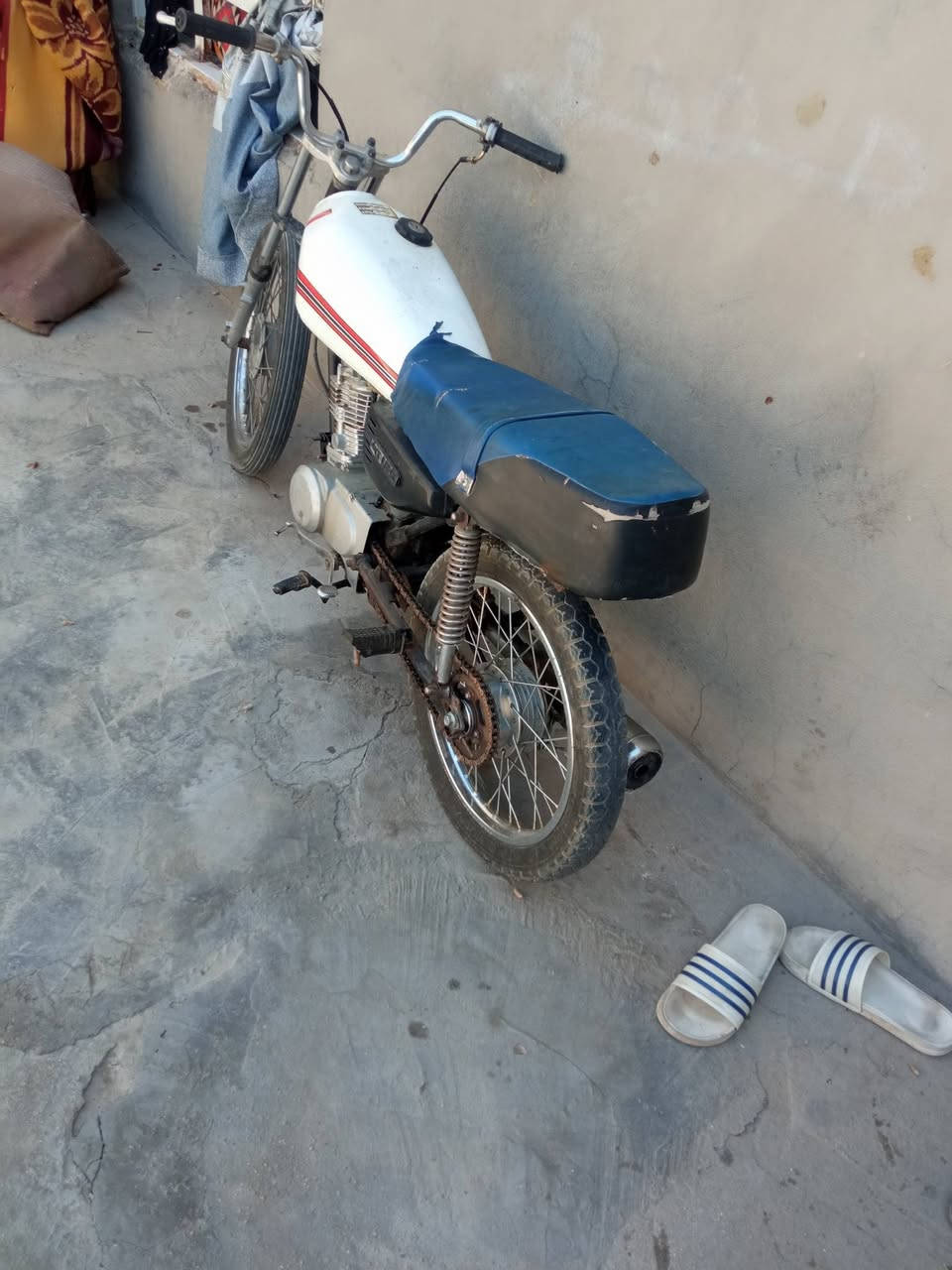السلام عليكم اربعه قير للبيع دراجه نظيفه كل جديد النجف  جراويه كل شي ما عايزه 225 بها مجال***********
