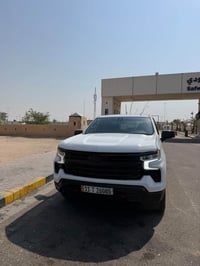 V8 ٥٣٠٠ • بنزين عادي • شاشة 13.4 إنش