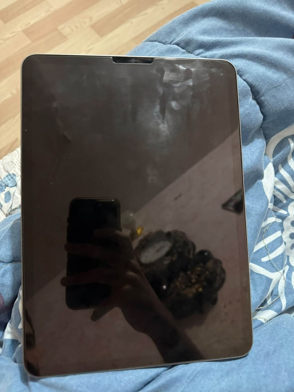 السلام عليكم
ايباد آبل Pro 11 Inch ذاكرة 128 الجيل الرابع
اللون كما موضح في الصور
الايباد في حالة جيدة جدا مابي اي كسر ولا اي خدش
جنت استعلمه فقط للدراسة.

الملحقات : 
قل آبل الاصلي 
شاحنة آبل الاصلية مع الواير

السعر : 900 الف وبيه مجال
مكاني بغداد ومتوفر توصيل .

للاستفسار واتساب : ***********

نص مكتوب في الصور:
- ٧٤% حول الاسم إصدار iPadOS اسم الطراز رقم الطراز الرقم التسلسلي انتهت صلاحية التغطية الأغاني الفيديوهات الصور التطبيقات السعة متوفرة Ahmed R < 26.2 iPad Pro (١١ بوصة) (الجيل الرابع) MNXD3LL/A LVXF1Q1JLX ٤١ ٢٥٤ v ١٢٨ غ.ب. ٤,٢٤ غ.ب.