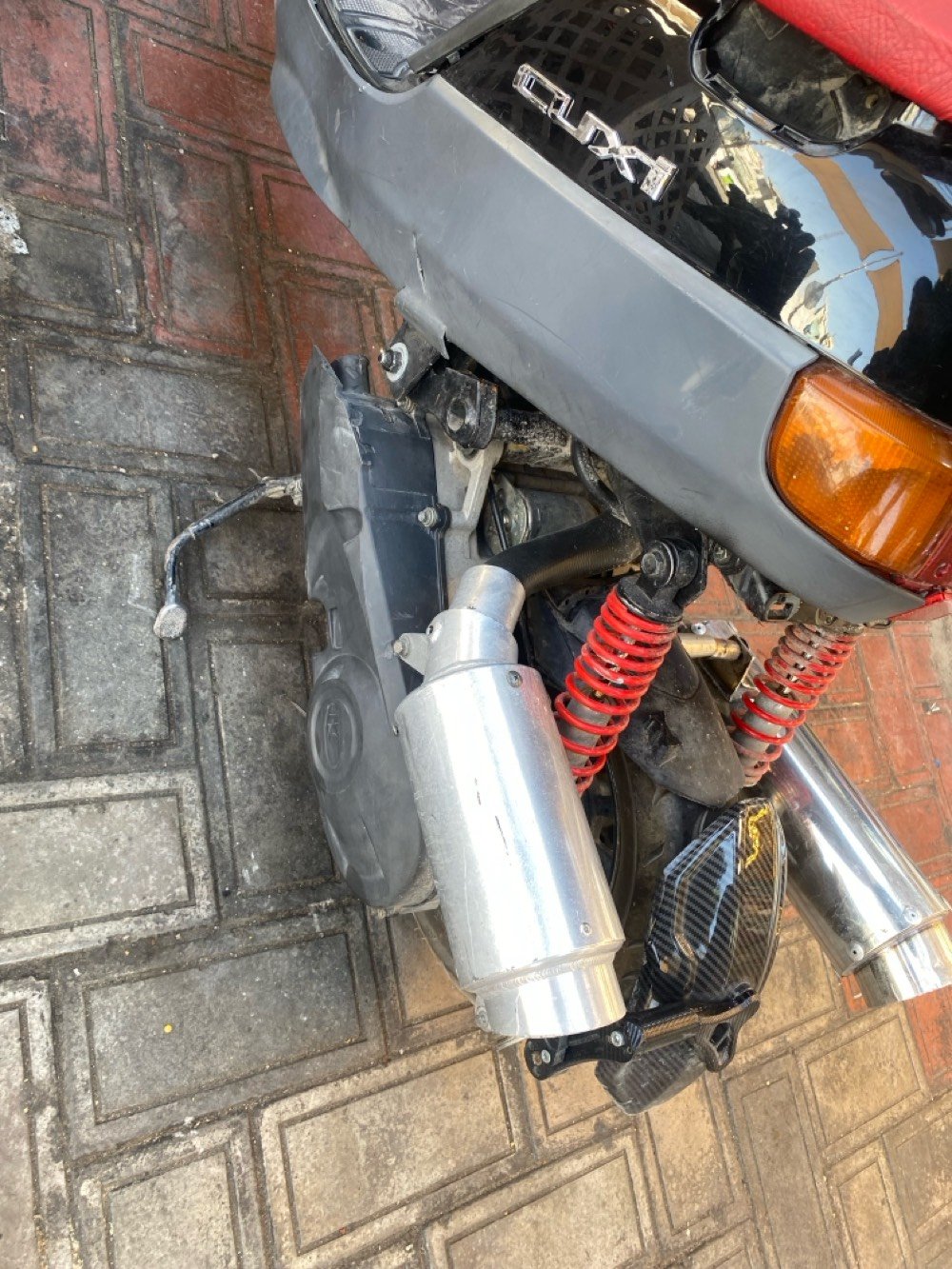 سلام عليكم، للبيع بطة مزوده 
1-دسك امامي
2-ويلات رياضي
3- محرك 150cc كامكو 
4-تاير خلفي 120
5- شوته فورزا رياضي
6-صالنصه  رياضي 
7-كلج خلفي رياضي
8-ذيل كاربون فايبر
9-.. دبلين تجي مو تك 
10-وياها كفر رصاصي بلادي بس مو كامل
11-صالنصه كاربون فايبر بس بطيخه 
12- دبل امامي رياضي
السعر اسمعه منك ،مفتوح كور تنضيف ولفات ، كله بلادي المحرك  الرقم***********