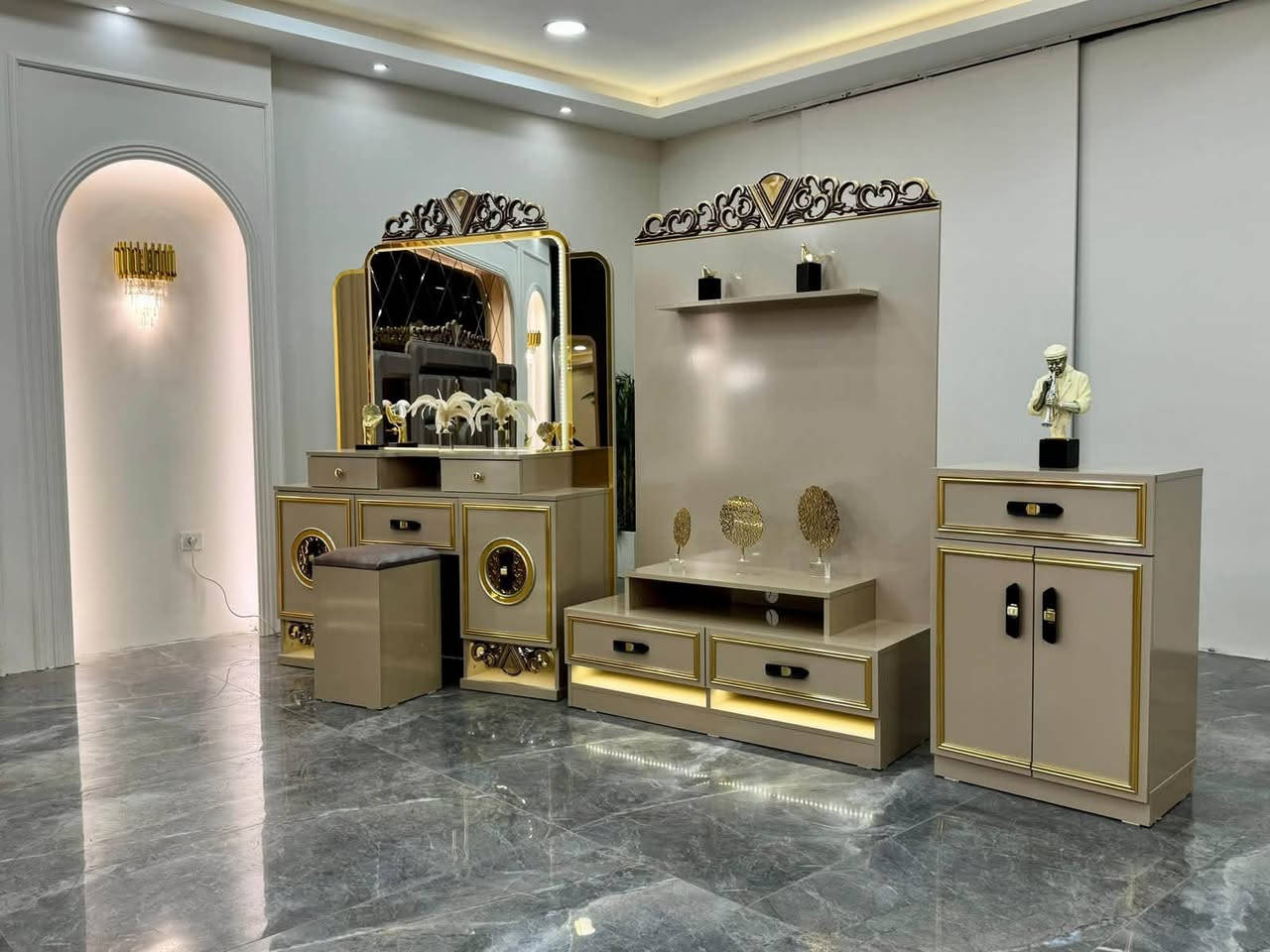 🔥🔥 عــروض وتــخــفــيــضــات خــاصــة 🔥🔥

✨ موديل سيبل المودرن ✨
💛 اللون الذهبي

🛋️ 11 قطعة — 360 سم كنتور

🔹 ظهر بلوك
🔹 برغي وچوي حديد
🔹 سرير مخزن جك
🔥 صبغ حراري

⭐ شغل راقي وجودة عالية
🏡 تصميم مودرن يضيف فخامة وأناقة لبيتكم

📩 للطلب والاستفسار راسلوا الصفحة
📱 ***********
💬 متوفر واتساب لخدمتكم
