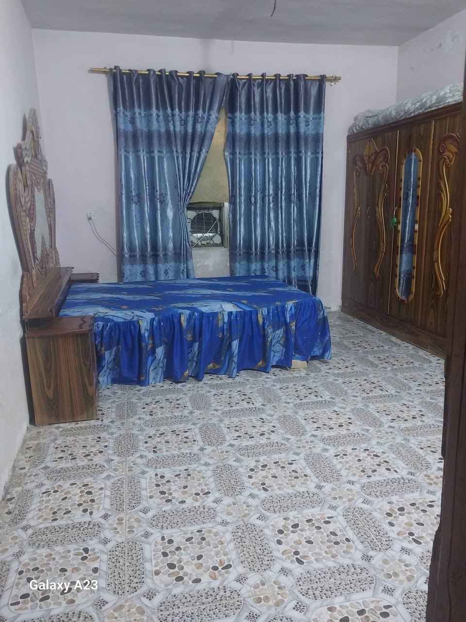 بيت بحي الحكيم مساحته ٢٠٠م نزله كاظم عطوف يتكون من ٣غرف ٢جوه و١ فوك وصحيات داخليه وخارجية و١ فوك وهول كبير واستقبال ومطبخ السكف صب البناء طابوق السطح اشتايكر مرقم من قبل البلديه السعر ٣٨
للإستفسار ***********

نص مكتوب في الصور:
- Galaxy A23