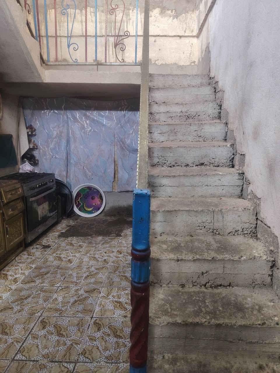 بيت للبيع مساحة ١٦٠ متر قاطين خلف جامع الكتائب الشراي يتصل على رقم ***********

