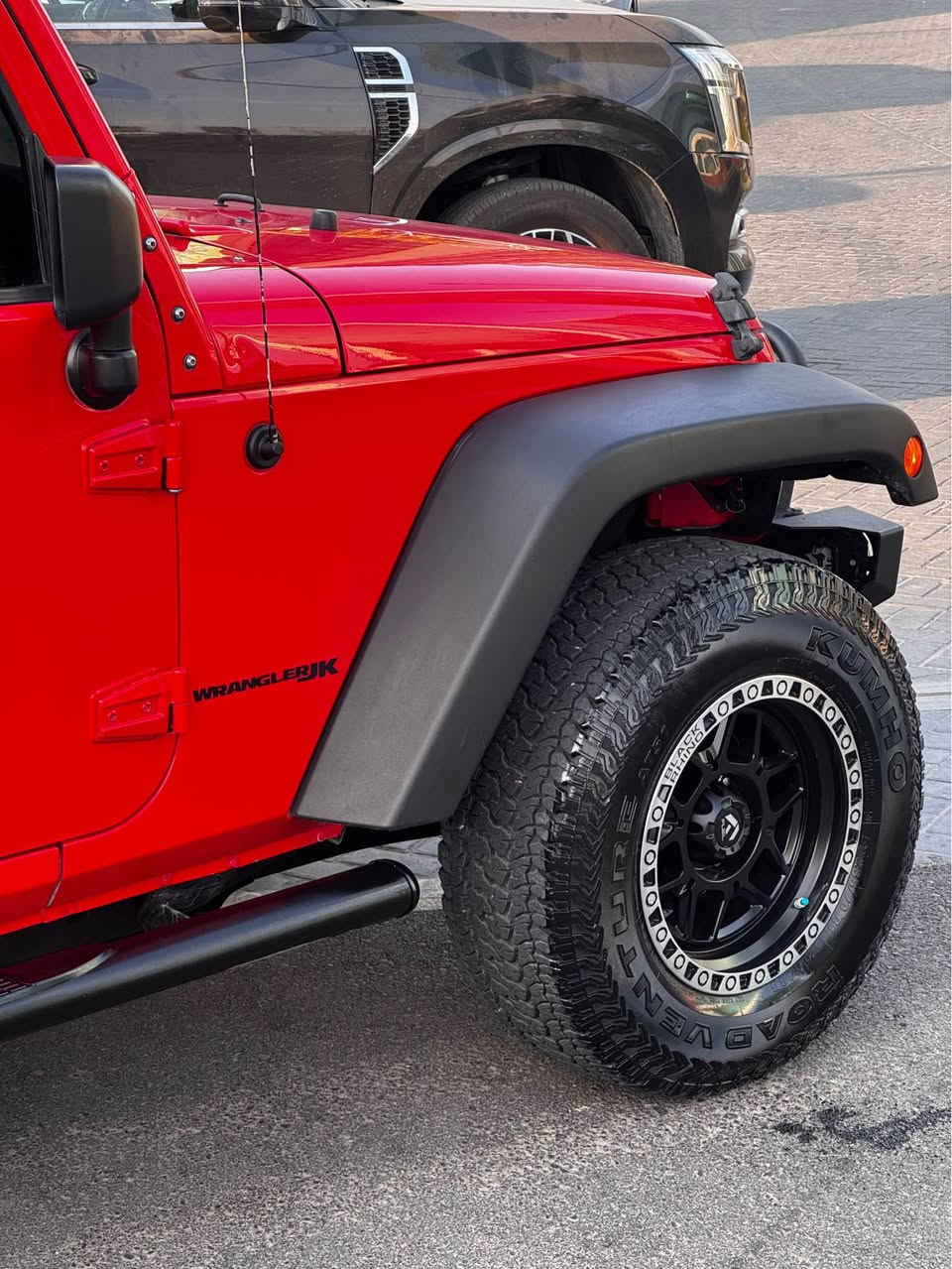 jeep wrangler 2018 
جێپ رانگلەر سپۆرت
سەیارەکە زۆۆر خاوێنو پاکە 
تەنها نیو چاملخی بۆیاخە 
سەیارەکە 82 هەزار مایل رۆیشتیە 
گێر مەکینە هاوزن دەبل ئەکسل هەموو بە شەرت 
سەیارەکە لە هەولێرە 
سعری 164 وەرەقە مەجالەکی کمی تیدایە 
واتساب *********** أربيل, العراق

