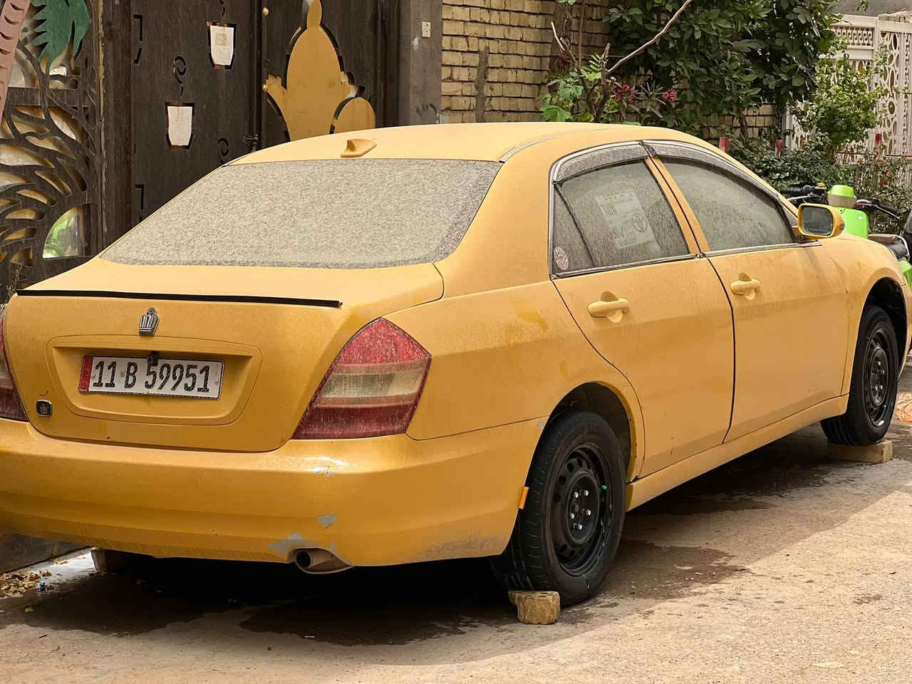 بي واي دي F6 • ٢٠١١ • زعفرانيه