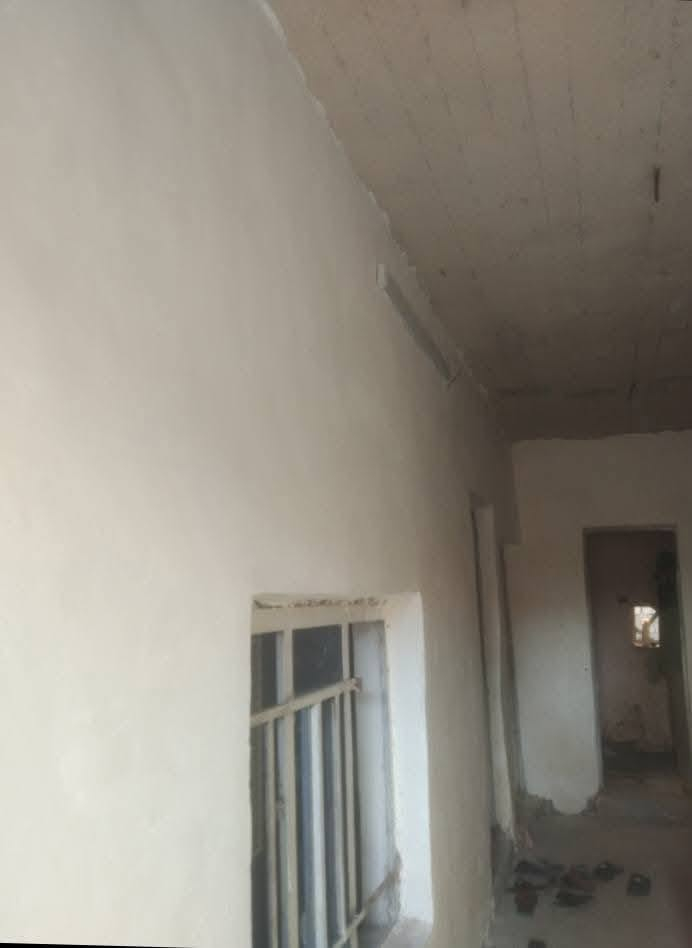 بيت تجاوز للبيع بغداد الحسينيه صب ع شارع العام سايدين ب٢٨بصف السوك الجبير مقابيل الطابوغرفتين نوم واستقبال جبيره بياض جديد كهرباء مجاري مي كله جديد عالي عن الشارع ب١٣ وبي مجال مسجل يم المختار للاتصال***********
