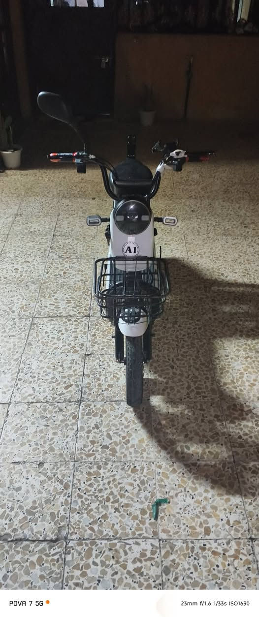 دراجه شحن للبيع حجم ١٦ دراجه نضيفه كلشي مابيه السعر ٣٥٠ وبيه مجال عنوان بغداد الزعفرانيه شارع الكهرباء خلف حسينيه أمام المهدي اتصال رقم ***********
